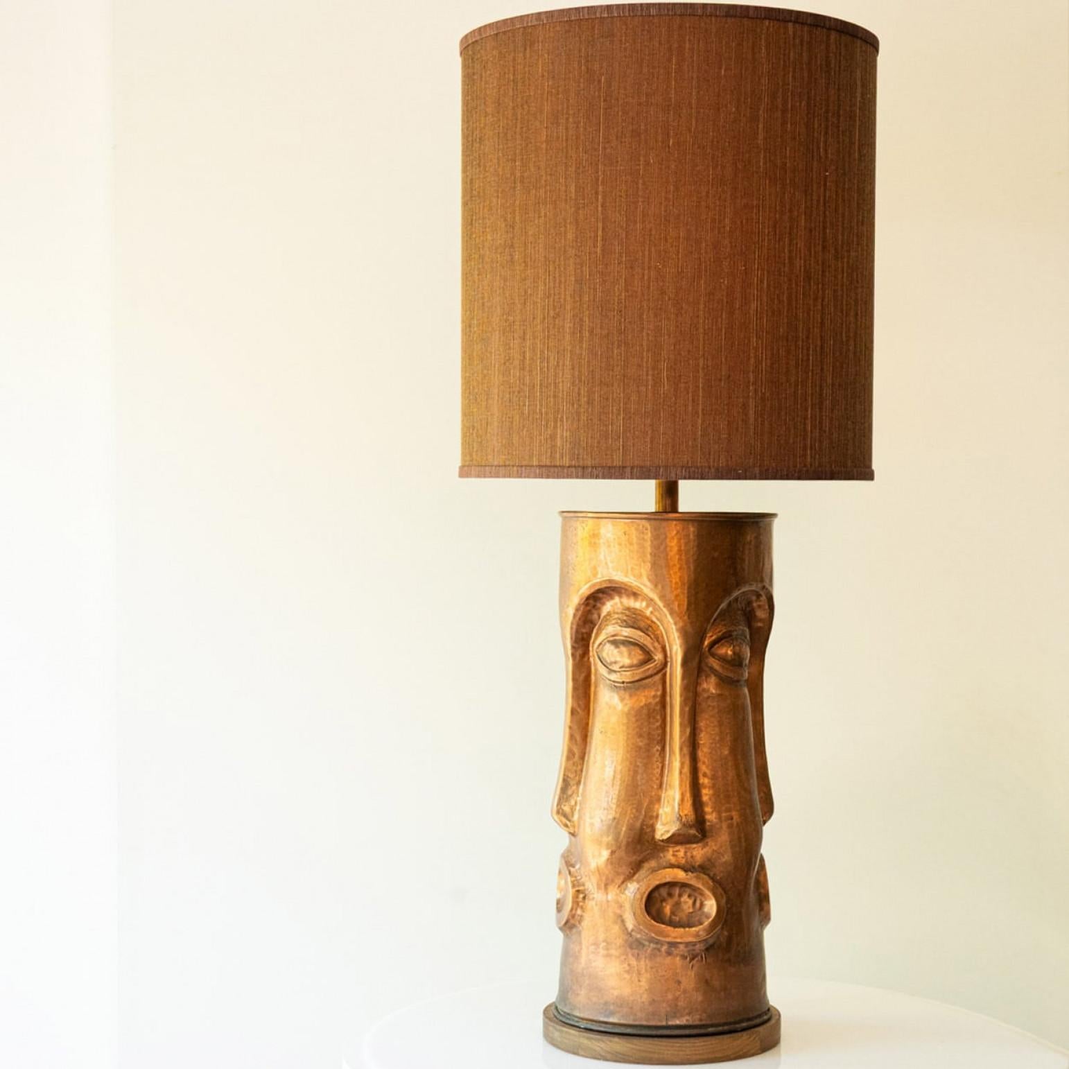 Large Unique Copper walnut wood floor/table  lamp with faces,  new lampshade by René Houben, 1970.

This stunning lamp base brings rich visual appeal to any interior. With a beautiful sculptural shape and warm color, combined with walnut wood.

This