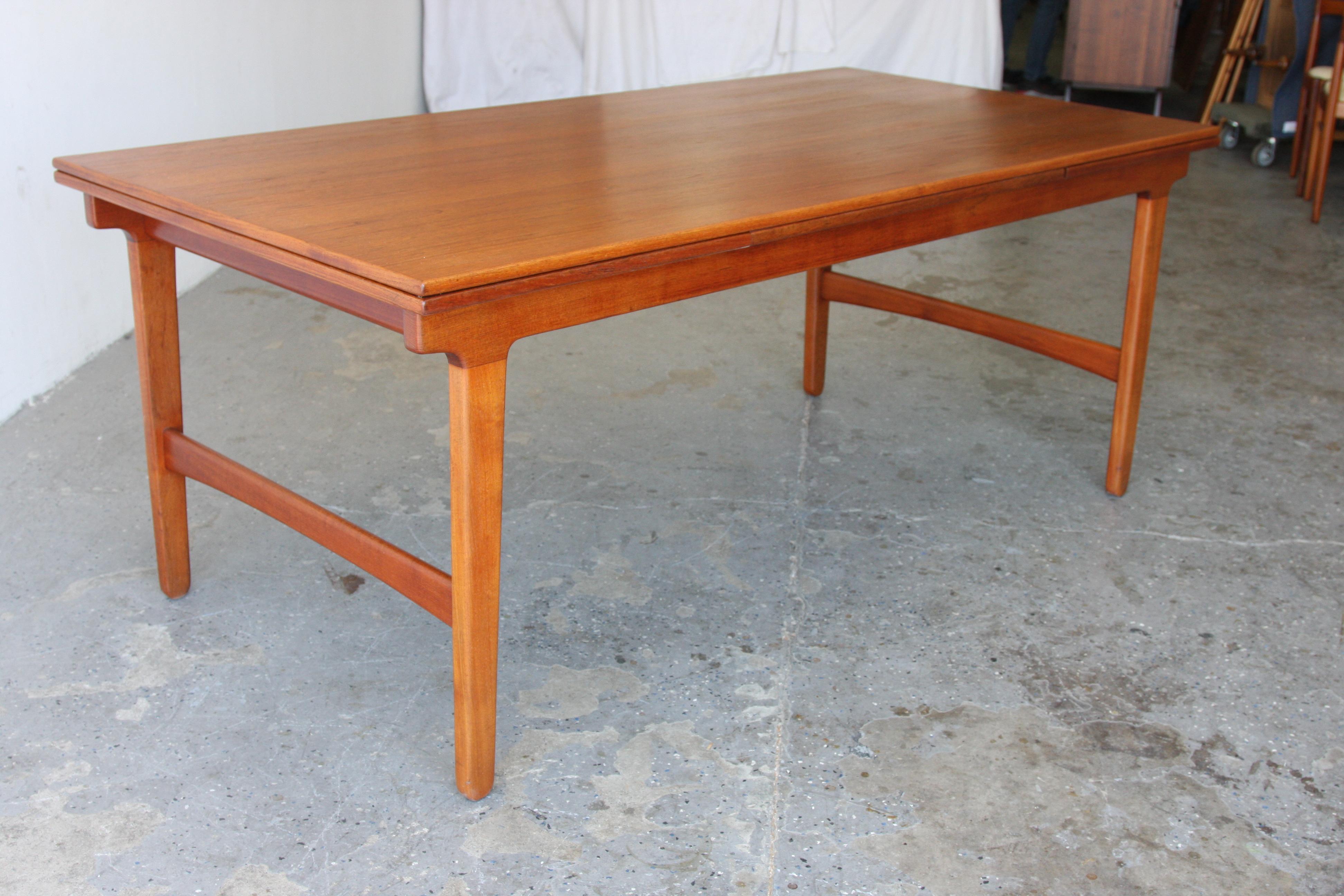 XL Danish Mid Century modern dining table attributed to Borge Mogensen For Sale 6