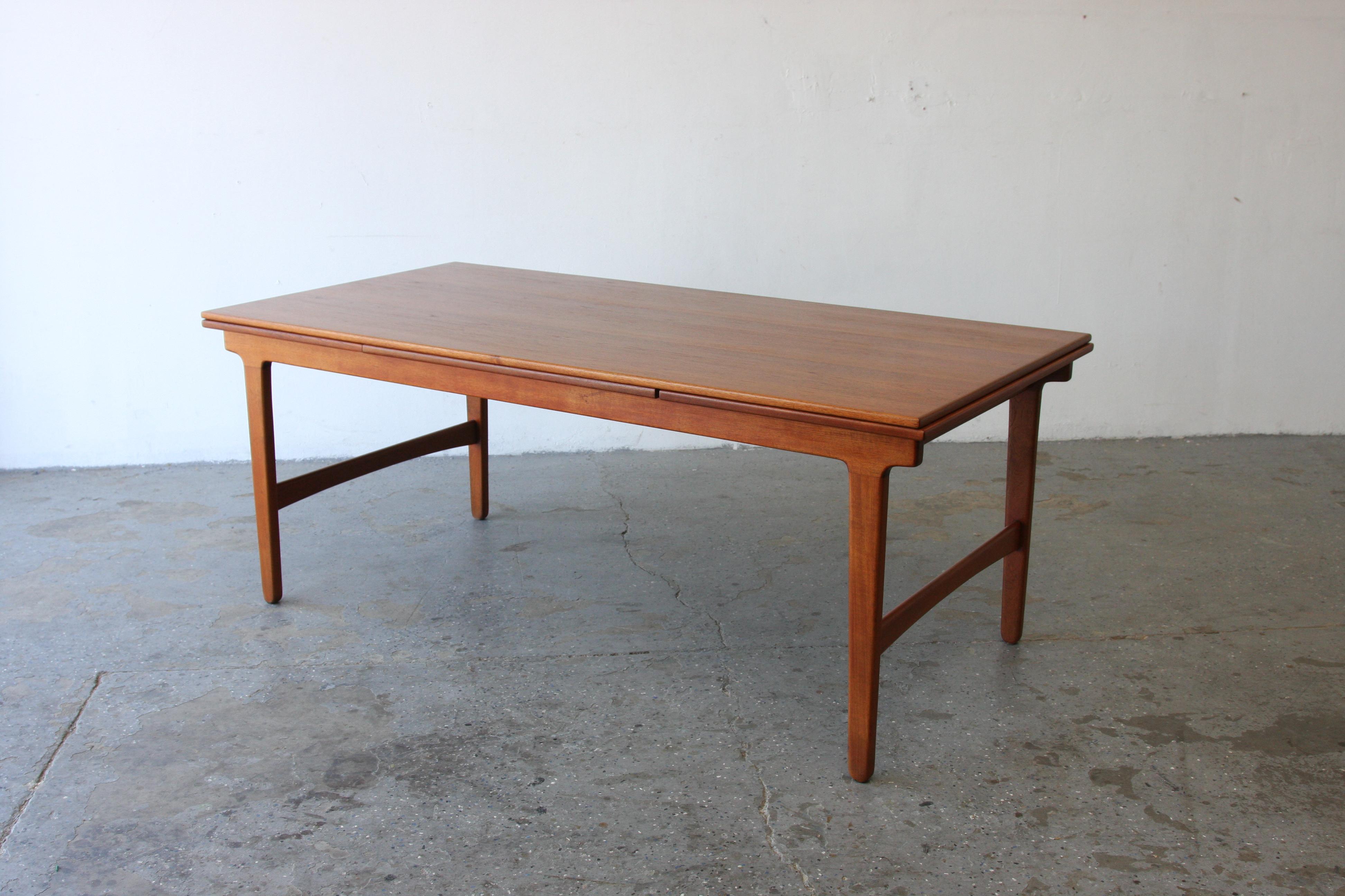 XL Danish Mid Century modern dining table attributed to Borge Mogensen For Sale 7