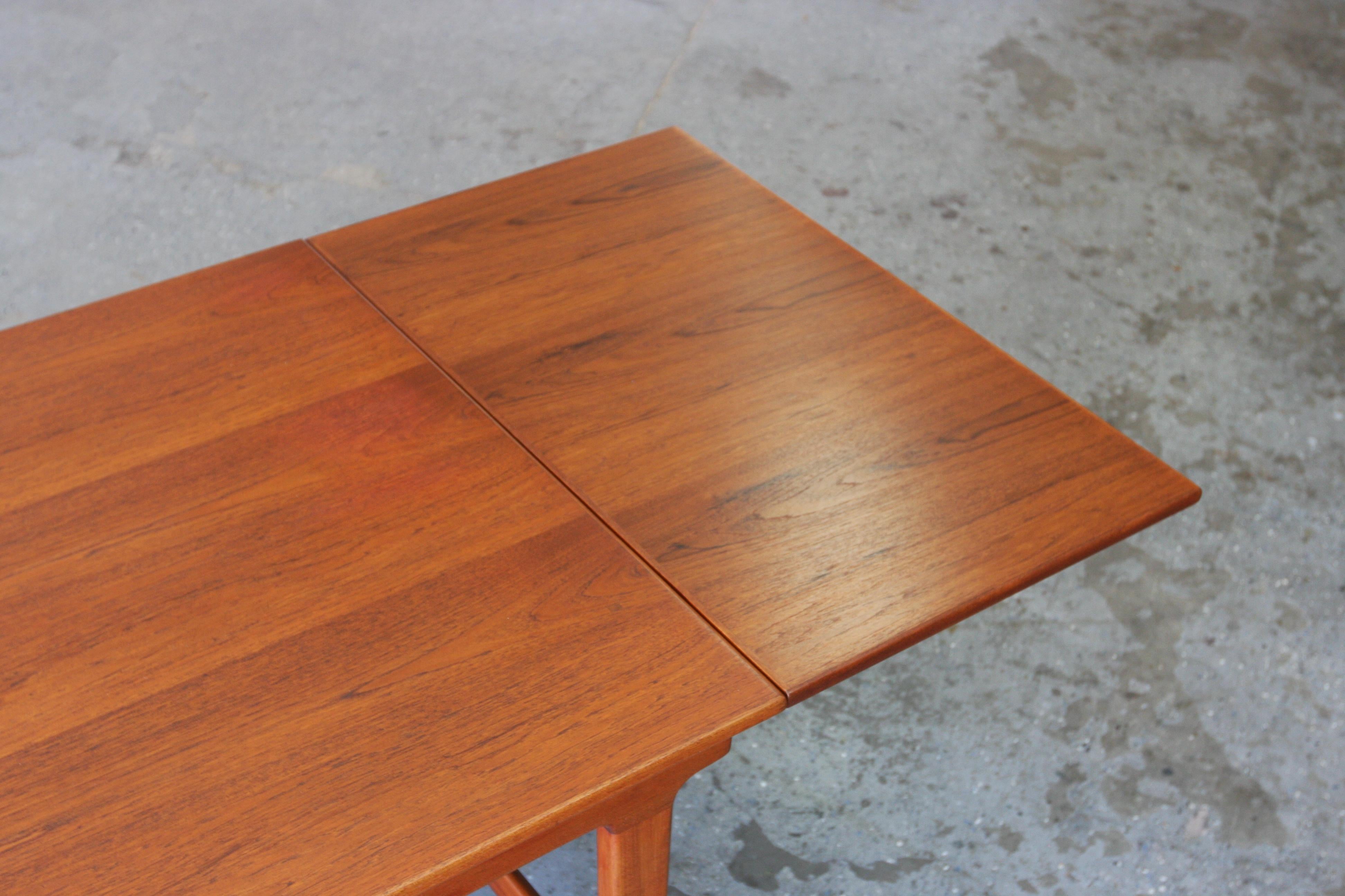 Mid-20th Century XL Danish Mid Century modern dining table attributed to Borge Mogensen For Sale