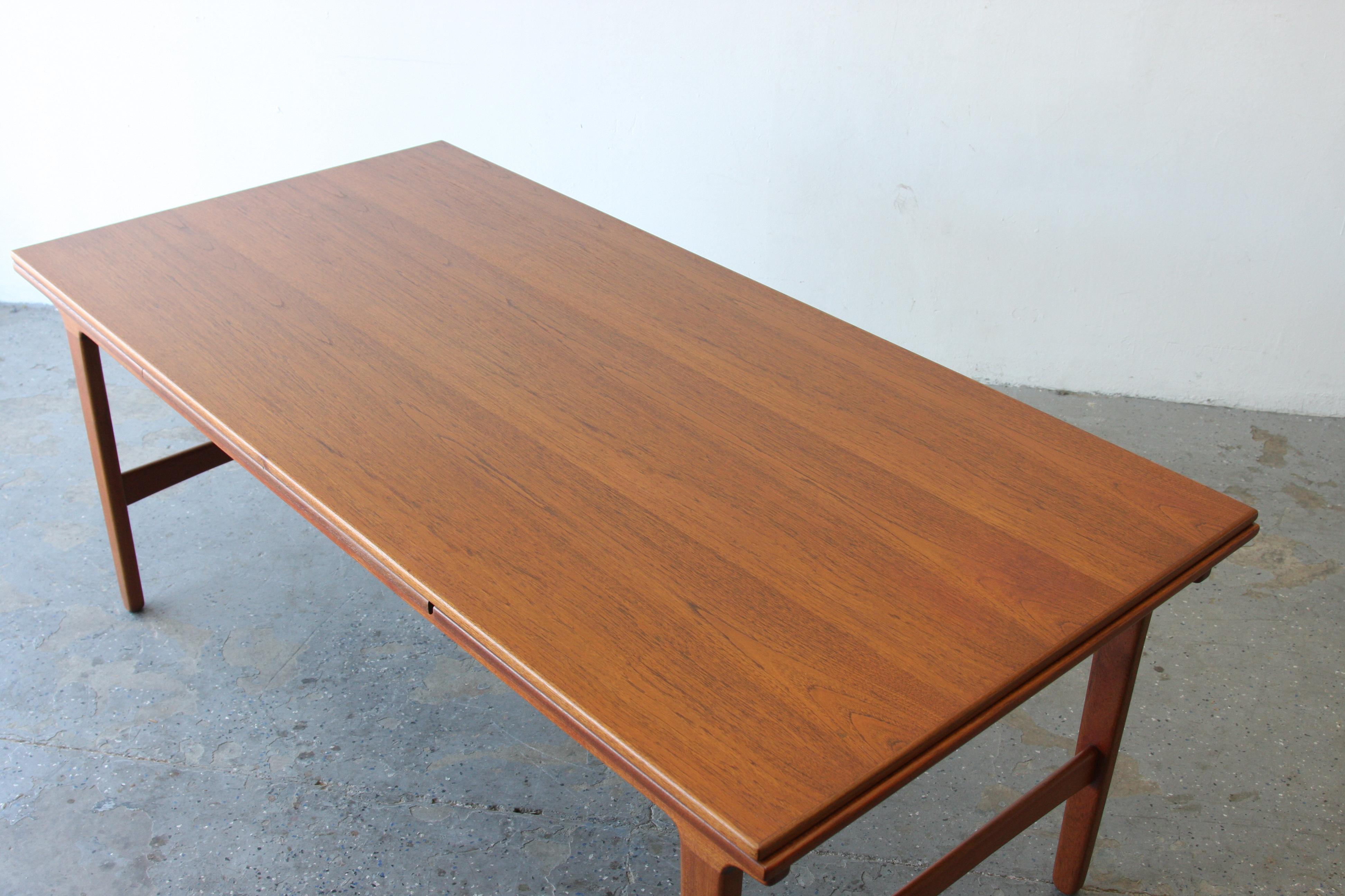 XL Danish Mid Century modern dining table attributed to Borge Mogensen For Sale 1
