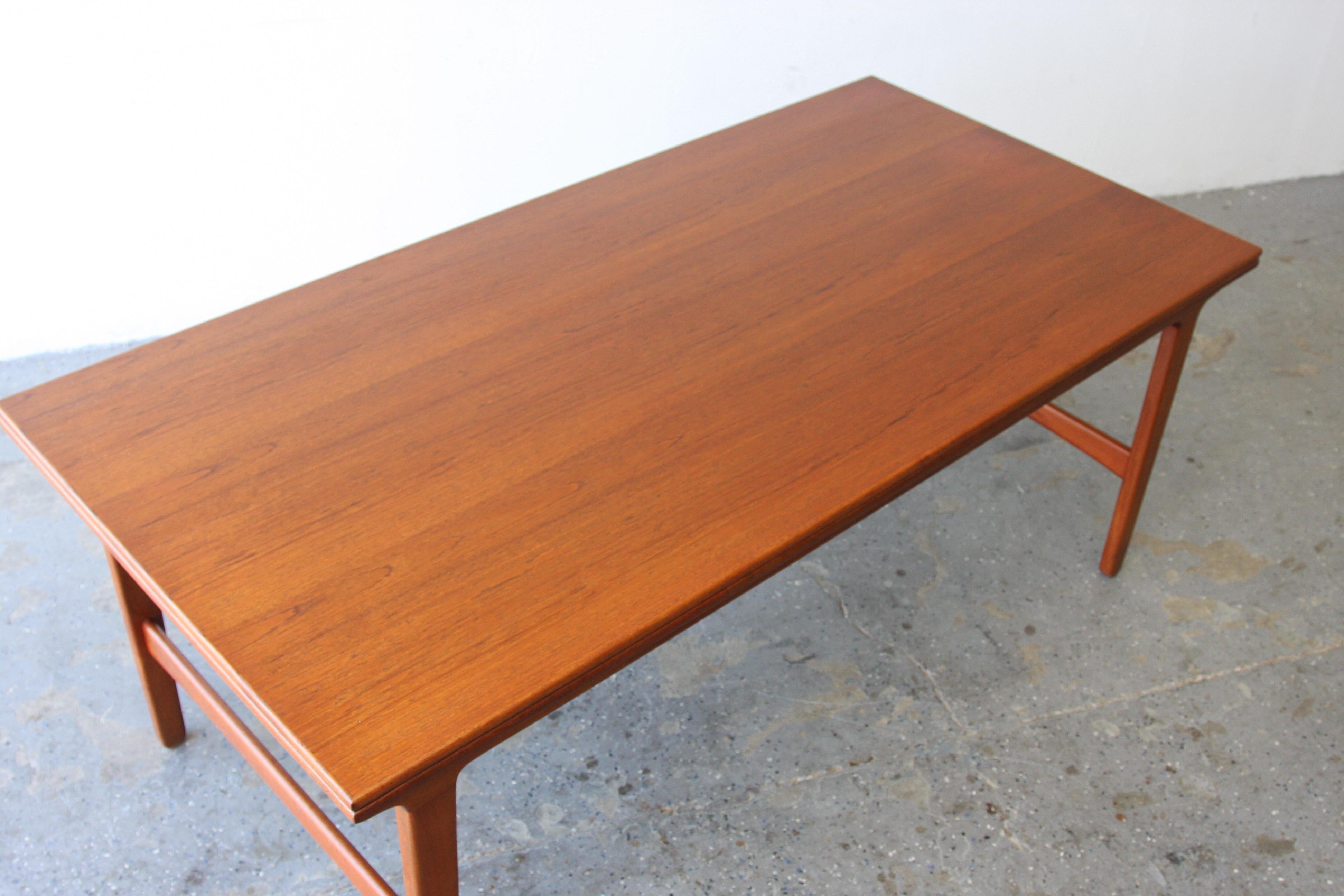 XL Danish Mid Century modern dining table attributed to Borge Mogensen For Sale 3