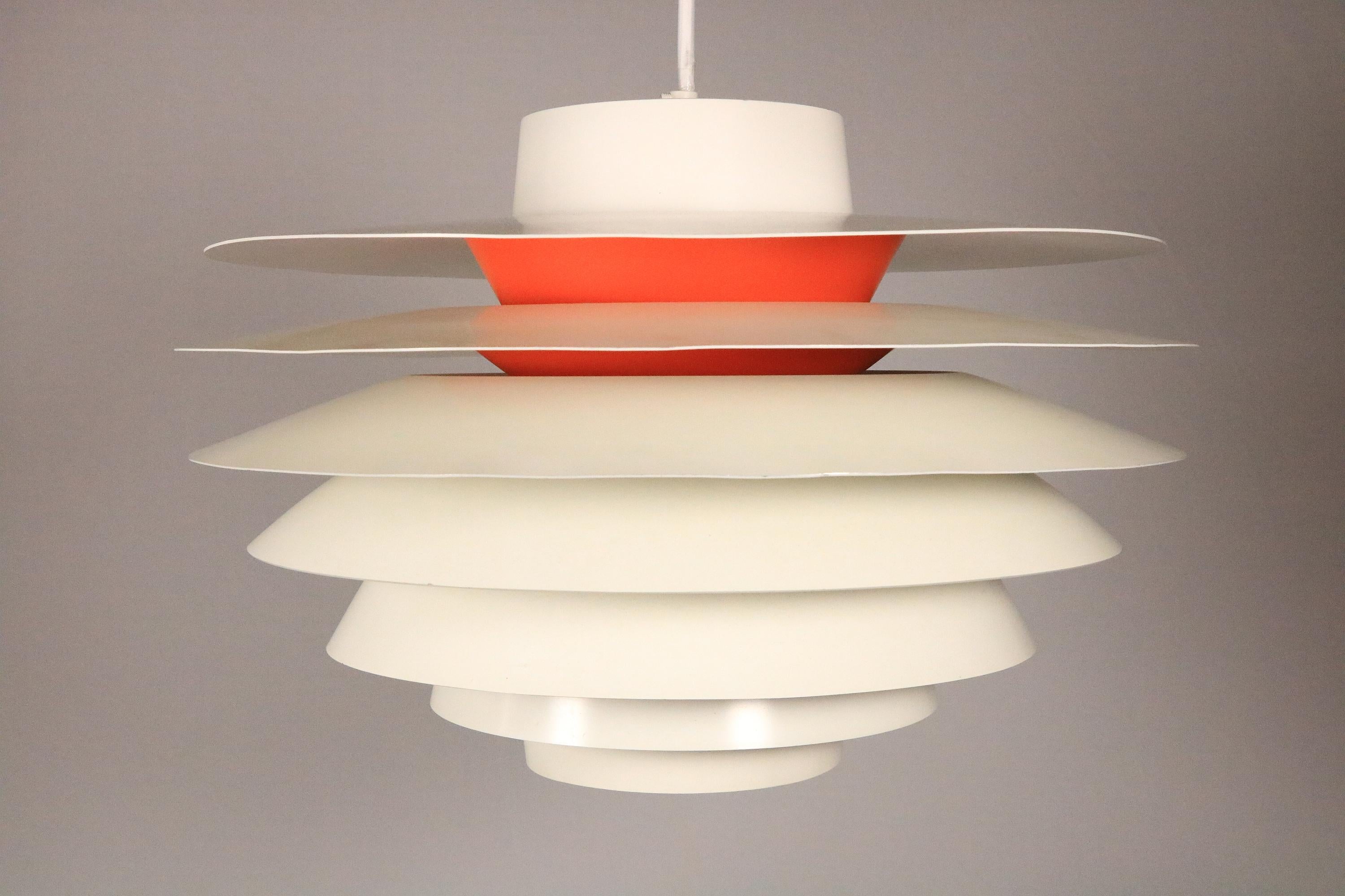 Mid-Century Modern Lampe à suspension danoise XL de Svend Middelboe pour Nordisk Solar, blanc/orange en vente