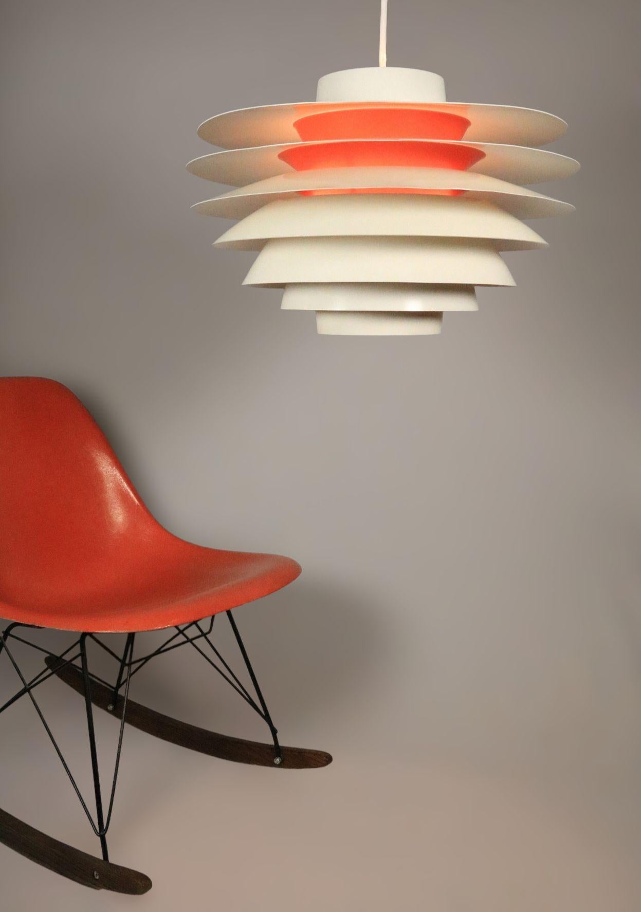 Milieu du XXe siècle Lampe à suspension danoise XL de Svend Middelboe pour Nordisk Solar, blanc/orange en vente
