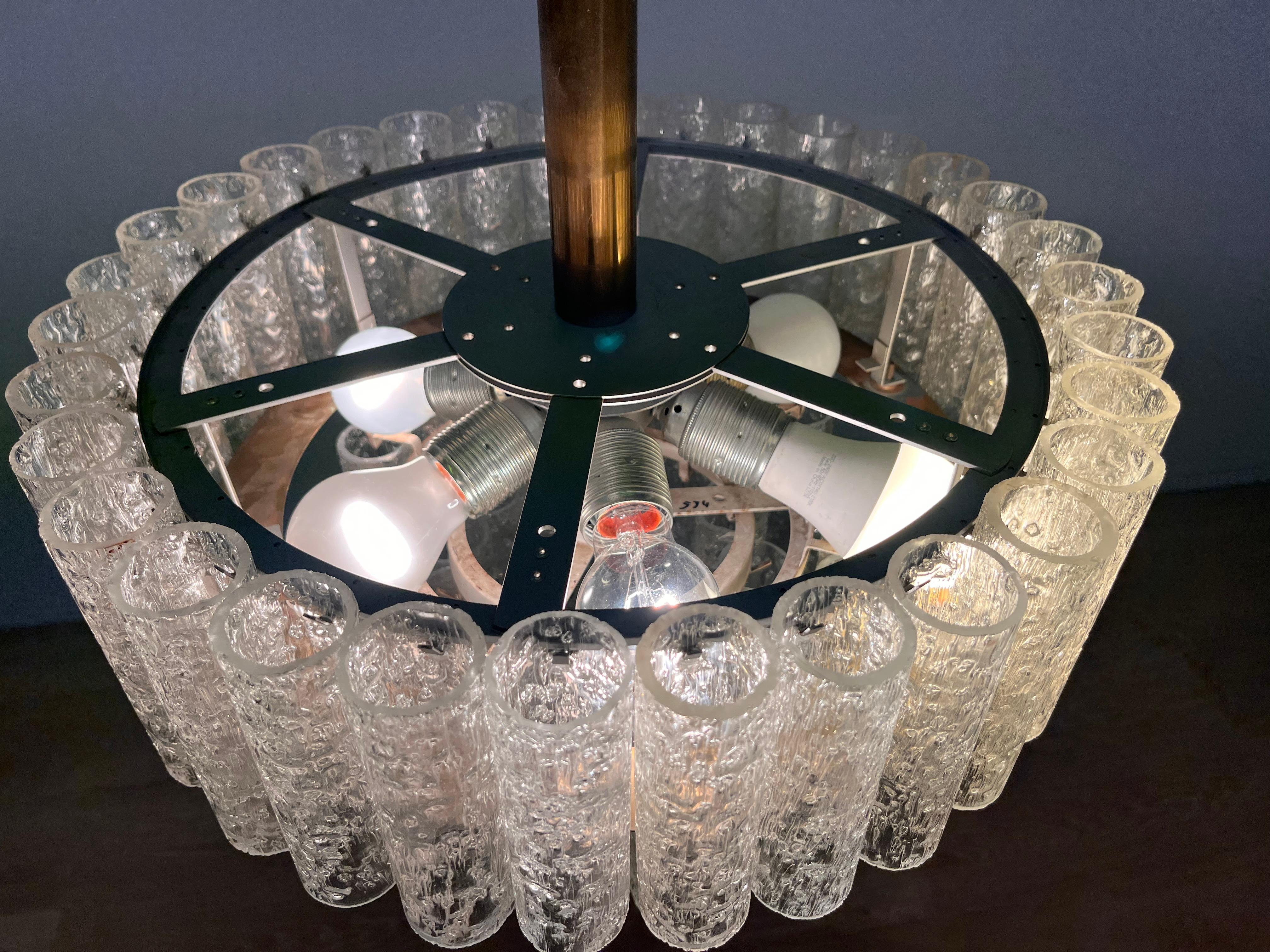 - Germany, 1960s
- Manufacturer: Doria
- Few spare glass parts available
- US compatible
- Original condition with patina
- height can be lowered
RJ