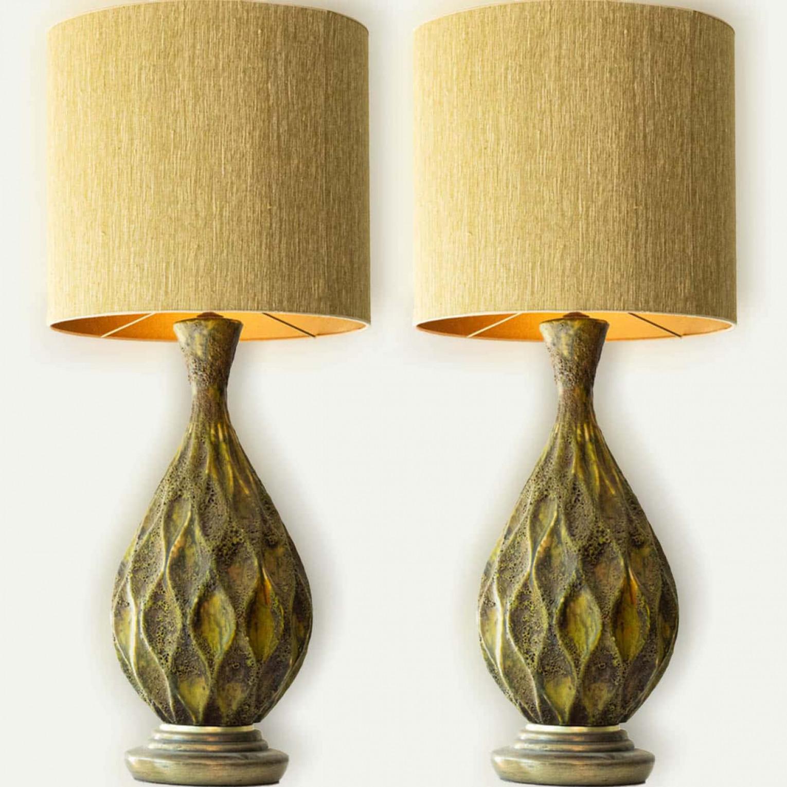 1 of the 2 beautiful  Xl ceramic table or foor lamp from the 70s.

This ceramic lamp base brings refined elegance and rich visual appeal to any interior. With its diamondshape and deep, expressive colors, it showcases the enduring beauty of ceramic