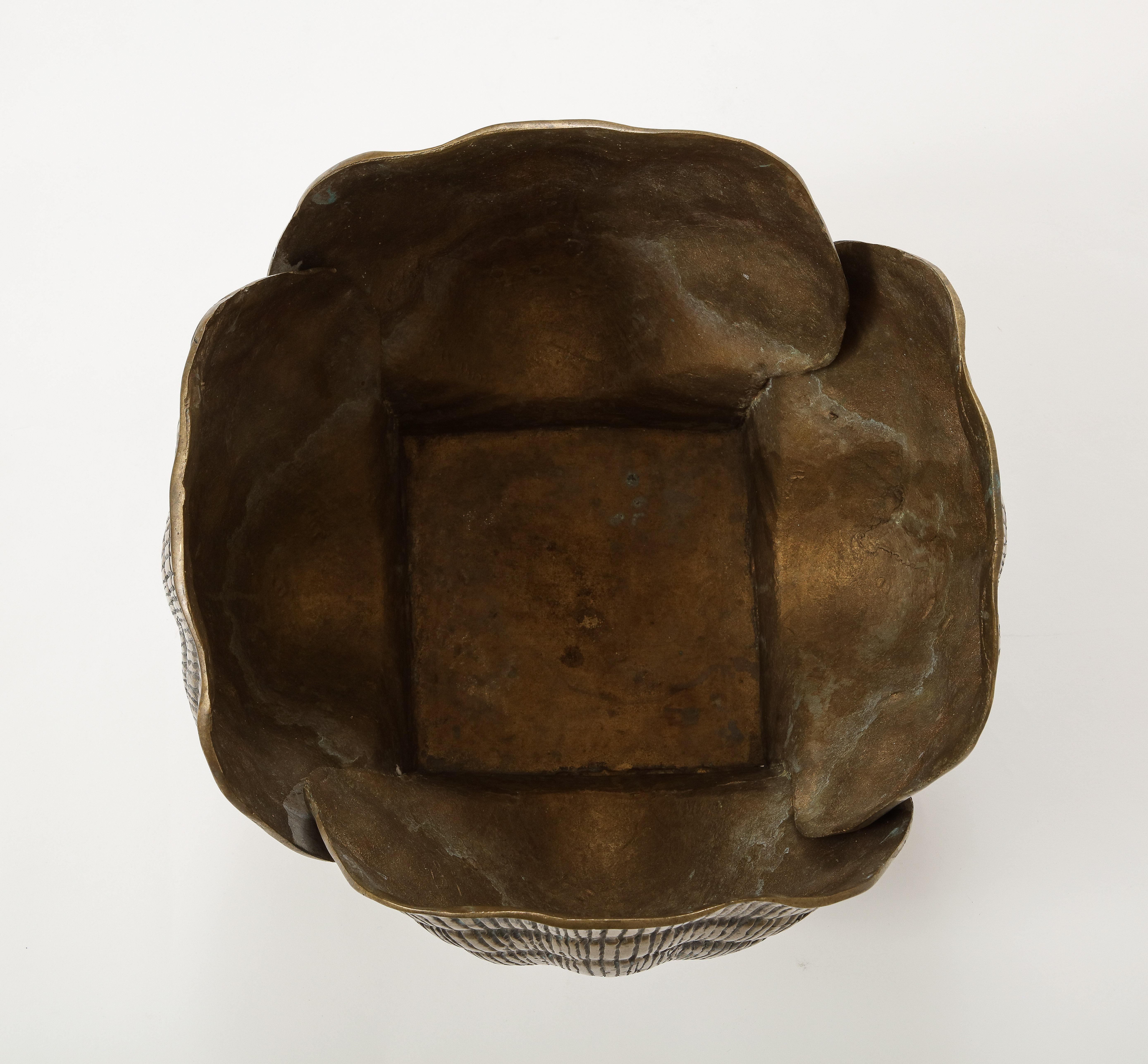 XL Muschel-Pflanzgefäß aus Bronze im Duquette-Stil im Angebot 4