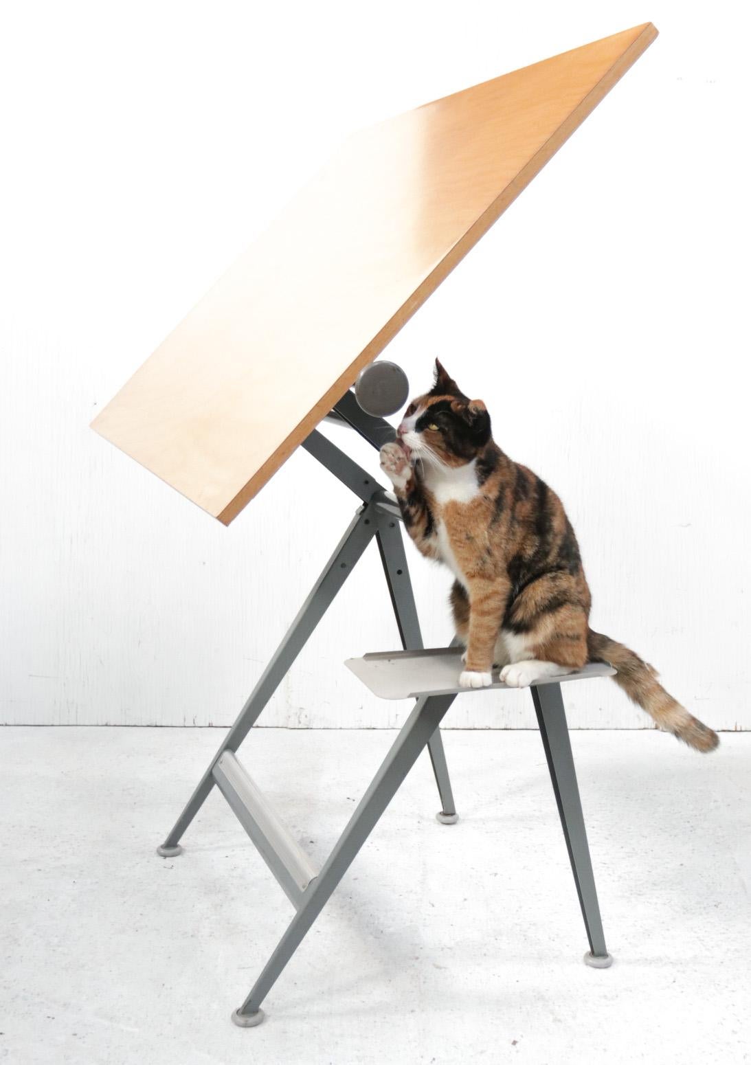 Reply Dutch Design Architect drafting table designed by Wim Rietveld and Friso Kramer for Ahrend de Circel in 1959.
Design classic, awarded with the 