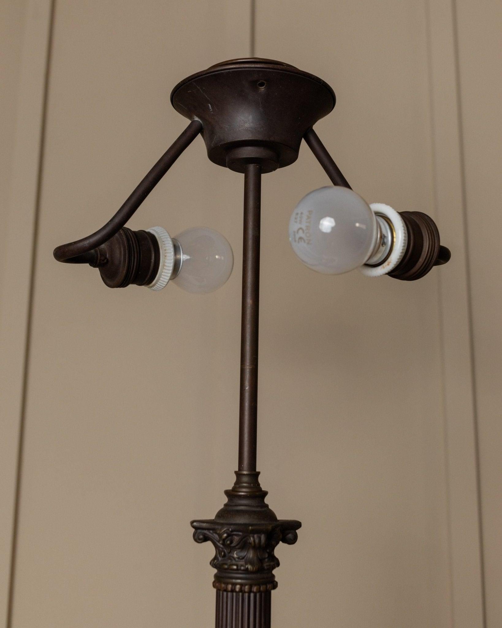 XX secolo Lampada da tavolo XL Empire in metallo, design classico, anni 1910 in vendita