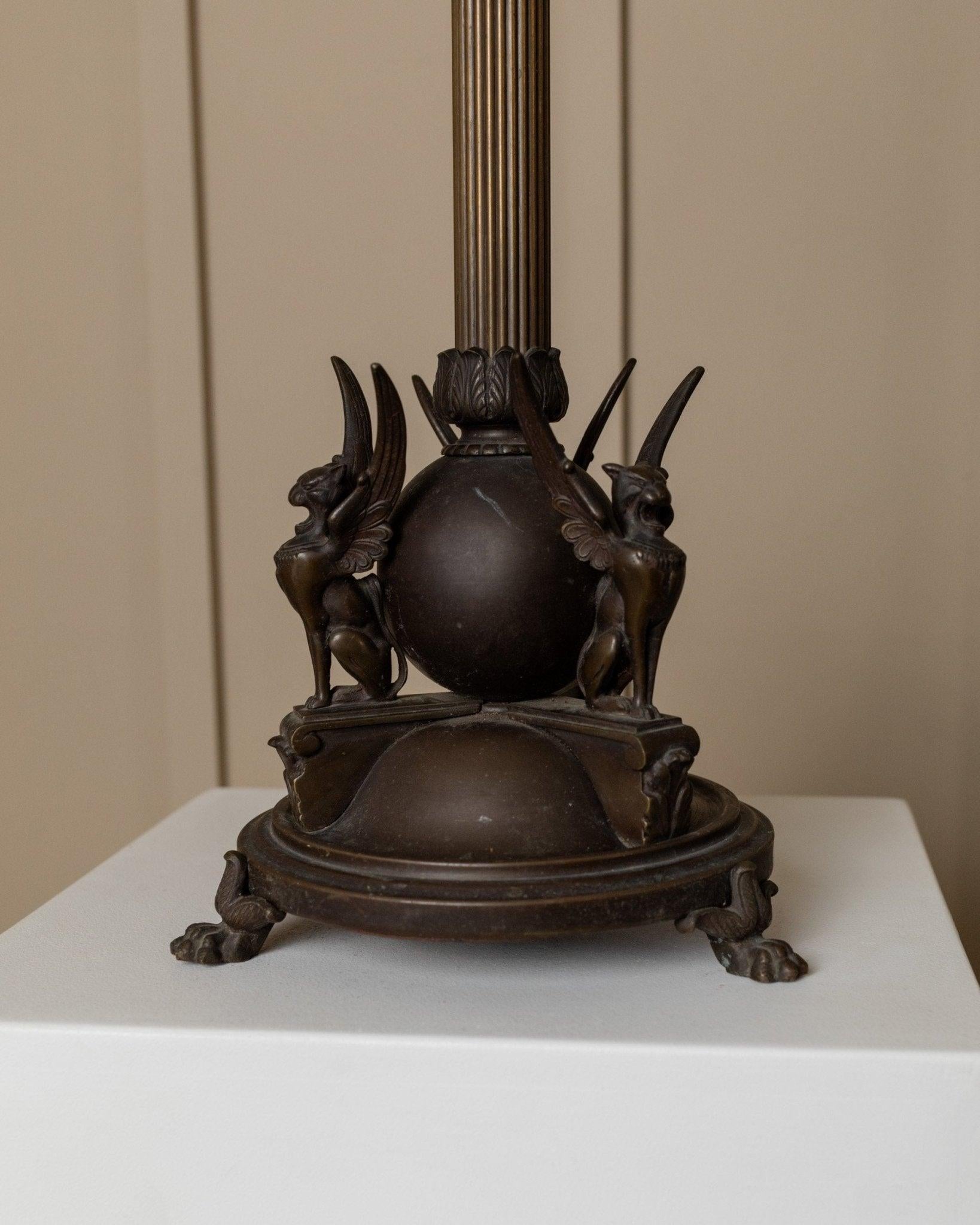 Lampada da tavolo XL Empire in metallo, design classico, anni 1910 in vendita 1