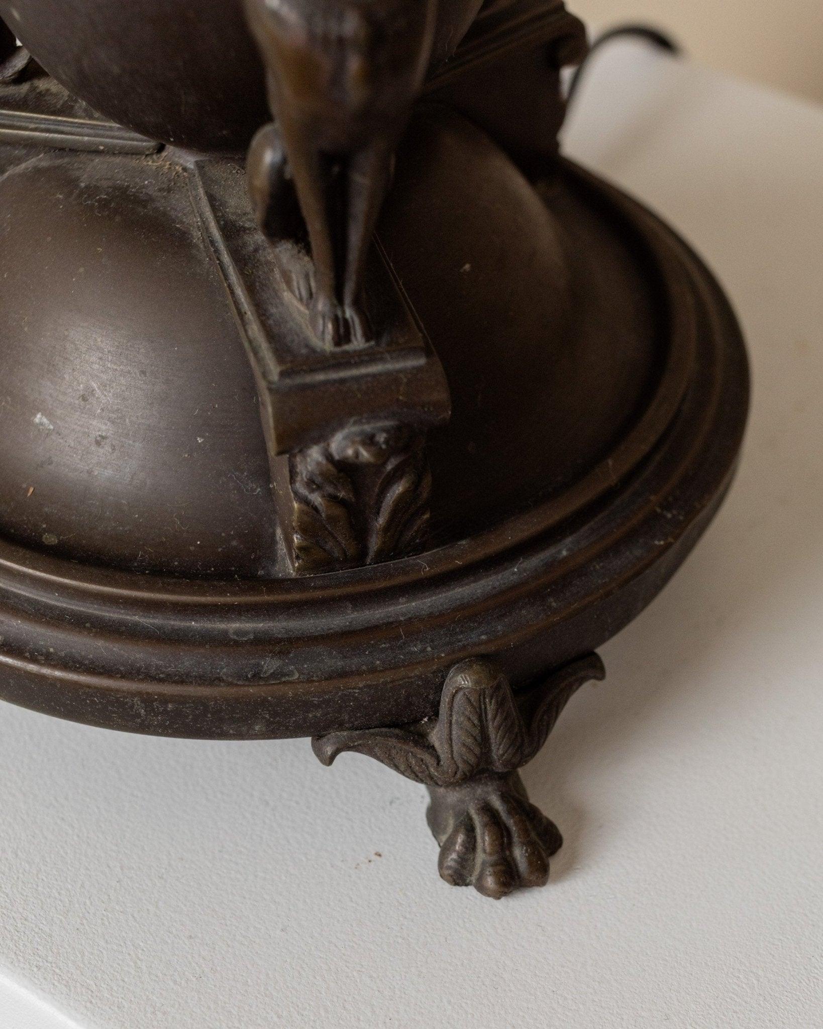 Lampada da tavolo XL Empire in metallo, design classico, anni 1910 in vendita 2