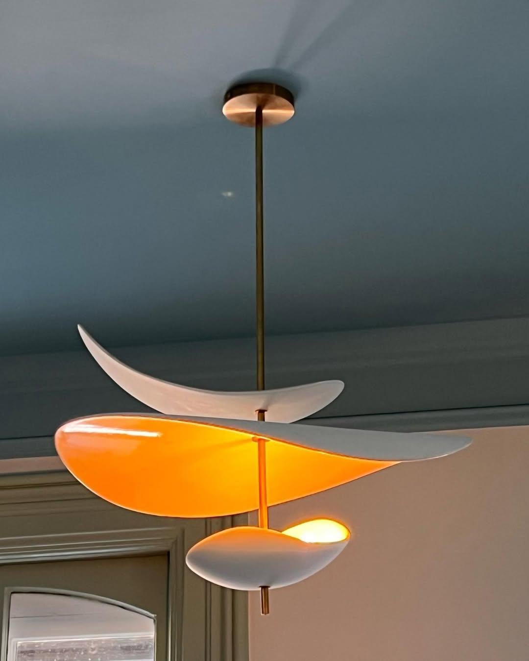 Lampada scultorea XL Floating Organic Forms in ceramica e ottone di Elsa Foulon in vendita 12