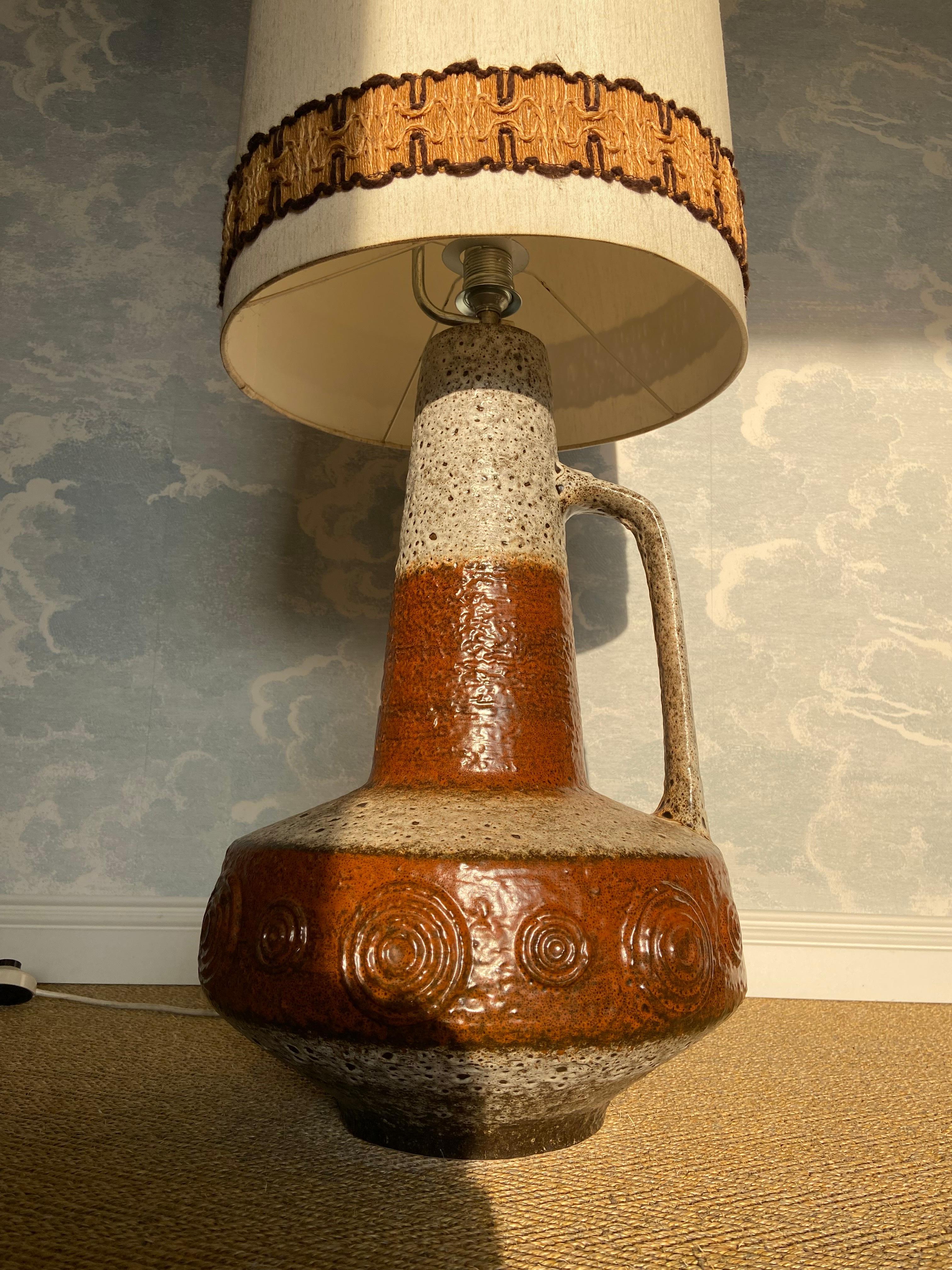 Lámpara de pie XL de Hustadt Leuchten, Alemania, años 70, , Studio Ceramic, Fat Lava Glaseado en venta