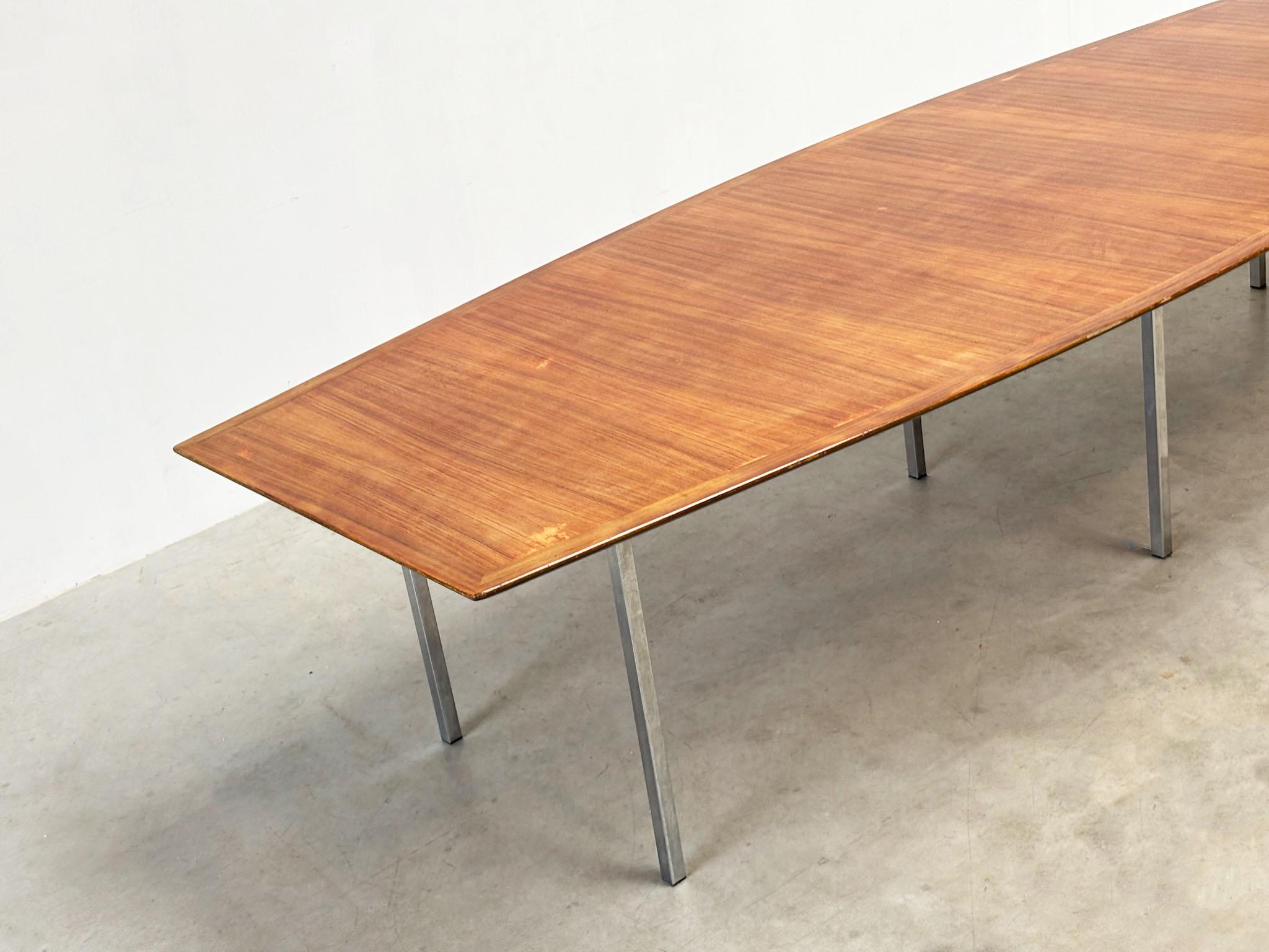 Milieu du XXe siècle Table de salle à manger ou de conférence XL Florence Knoll en vente