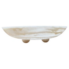 Centro de mesa de resina con pie XL en blanco y perla by Paola Valle