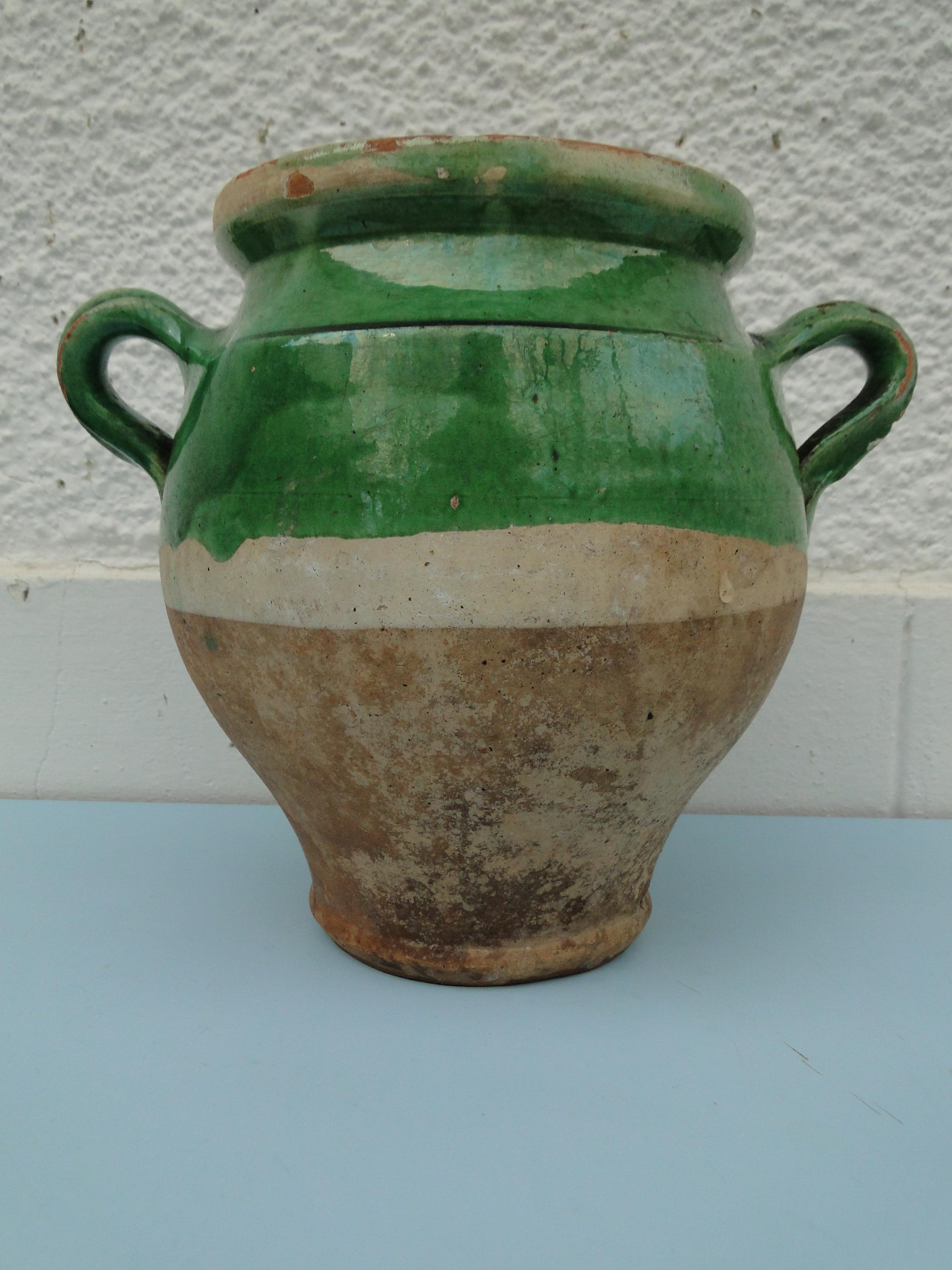 A rustic French confit pot from the late nineteenth / early twentieth-century.

Originally used for storing preserves.

This would make a lovely addition to a collection of antique pottery.

Condition and wear consistent with age and use.

Good