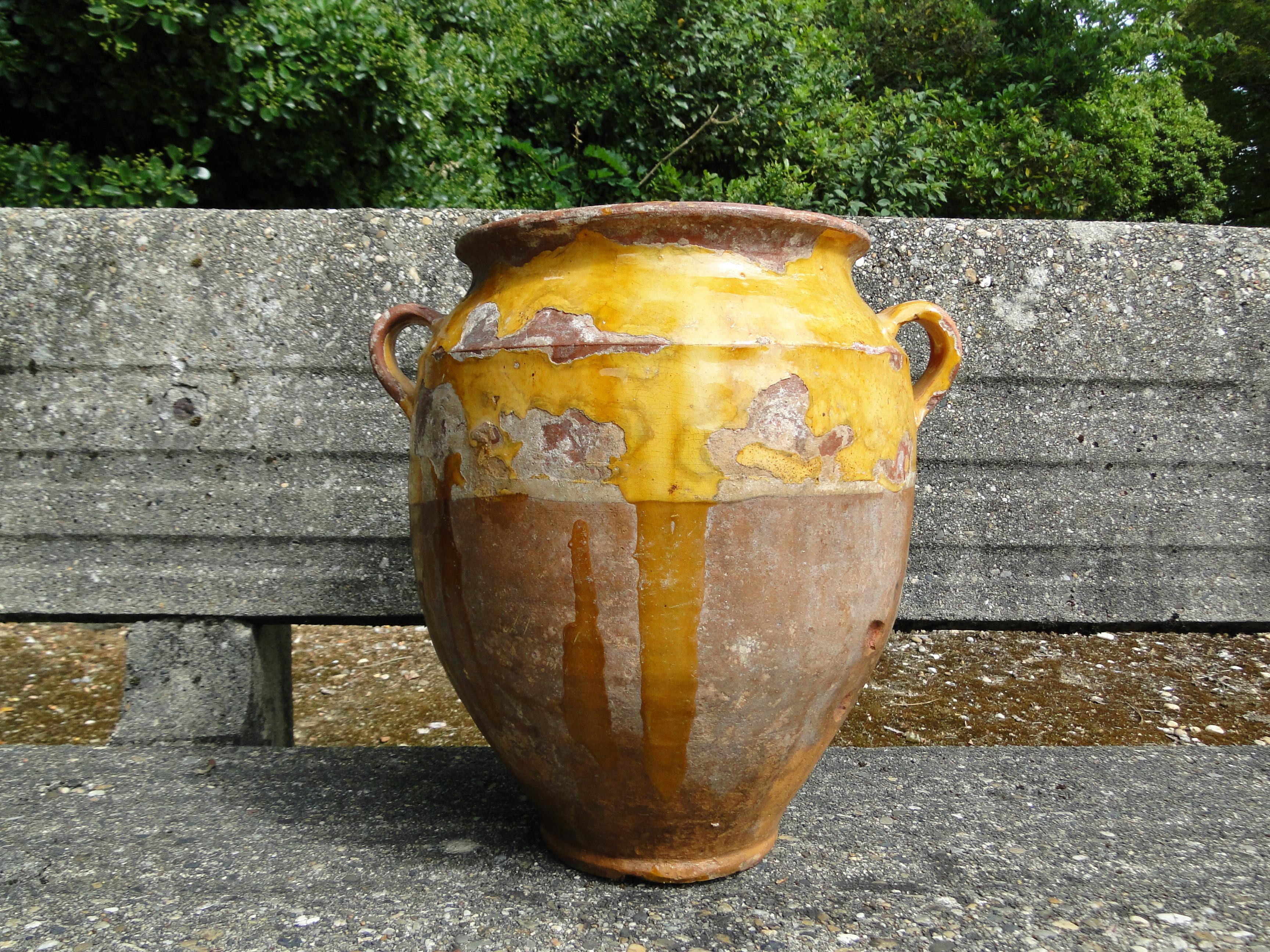 A rustic French confit pot from the late nineteenth / early twentieth-century.

Originally used for storing preserves.

This would make a lovely addition to a collection of antique pottery.

Condition and wear consistent with age and
