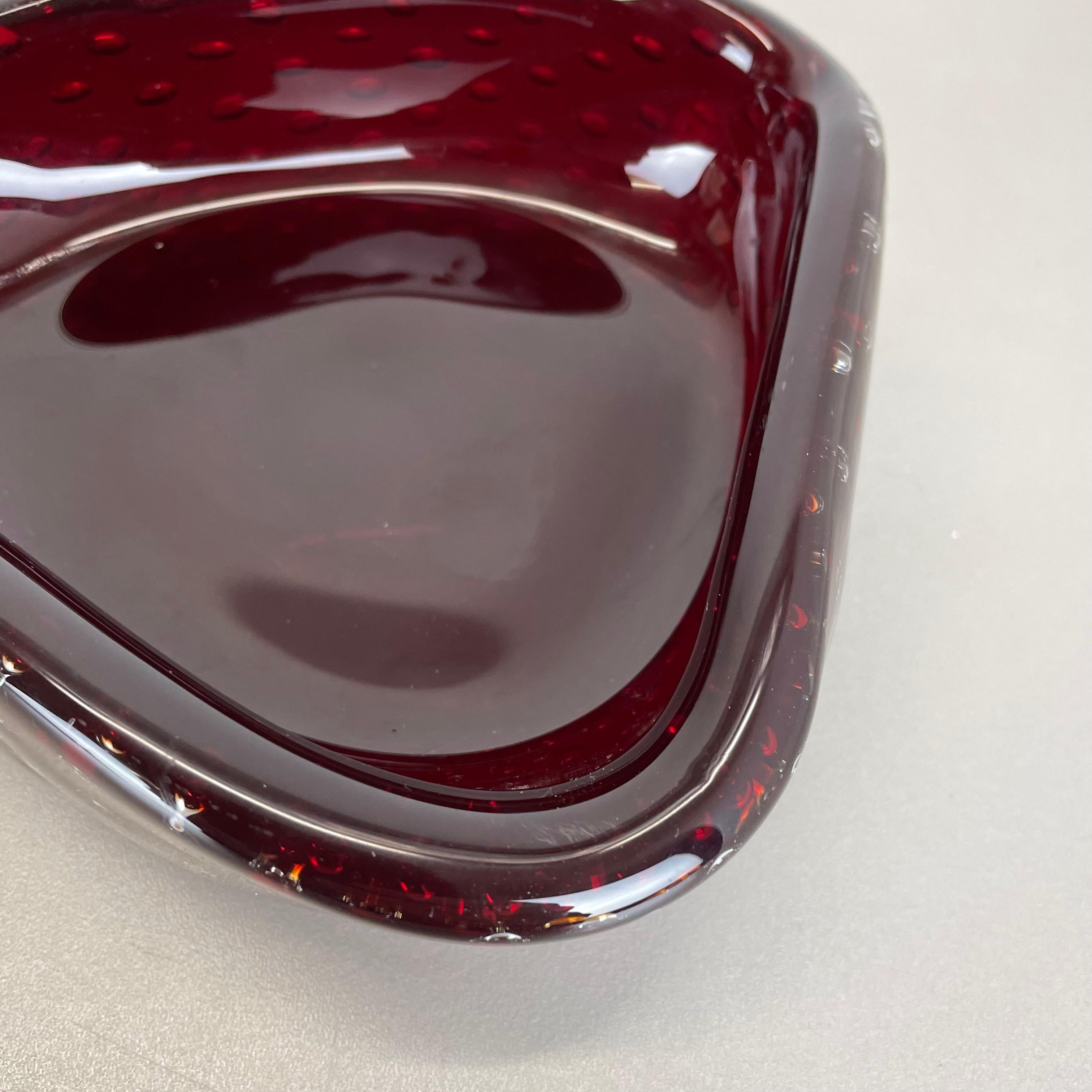 Cendrier en verre XL Bullicante «RED » avec éléments en coquillage de Venini Murano, Italie, 1970 en vente 3