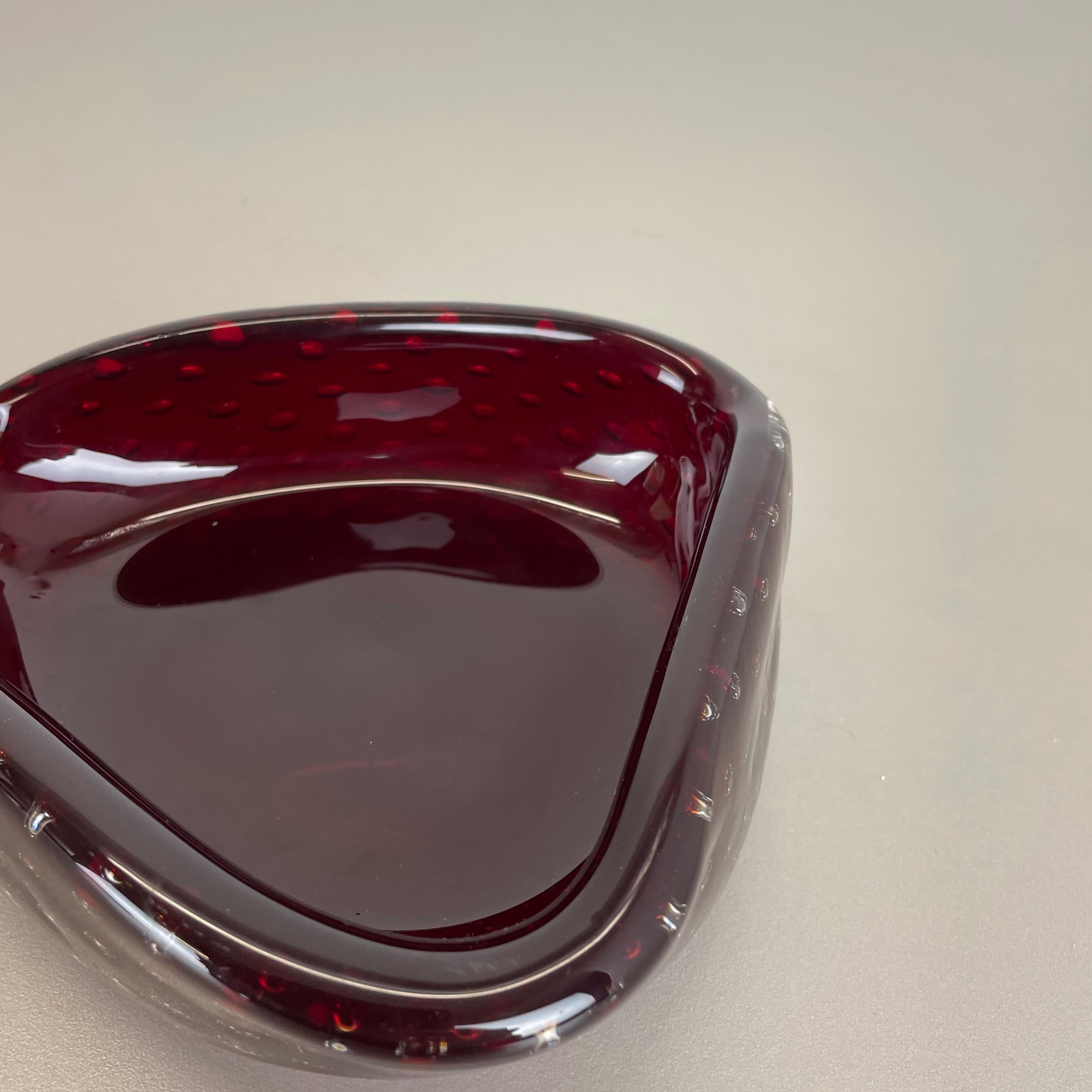 Verre de Murano Cendrier en verre XL Bullicante «RED » avec éléments en coquillage de Venini Murano, Italie, 1970 en vente