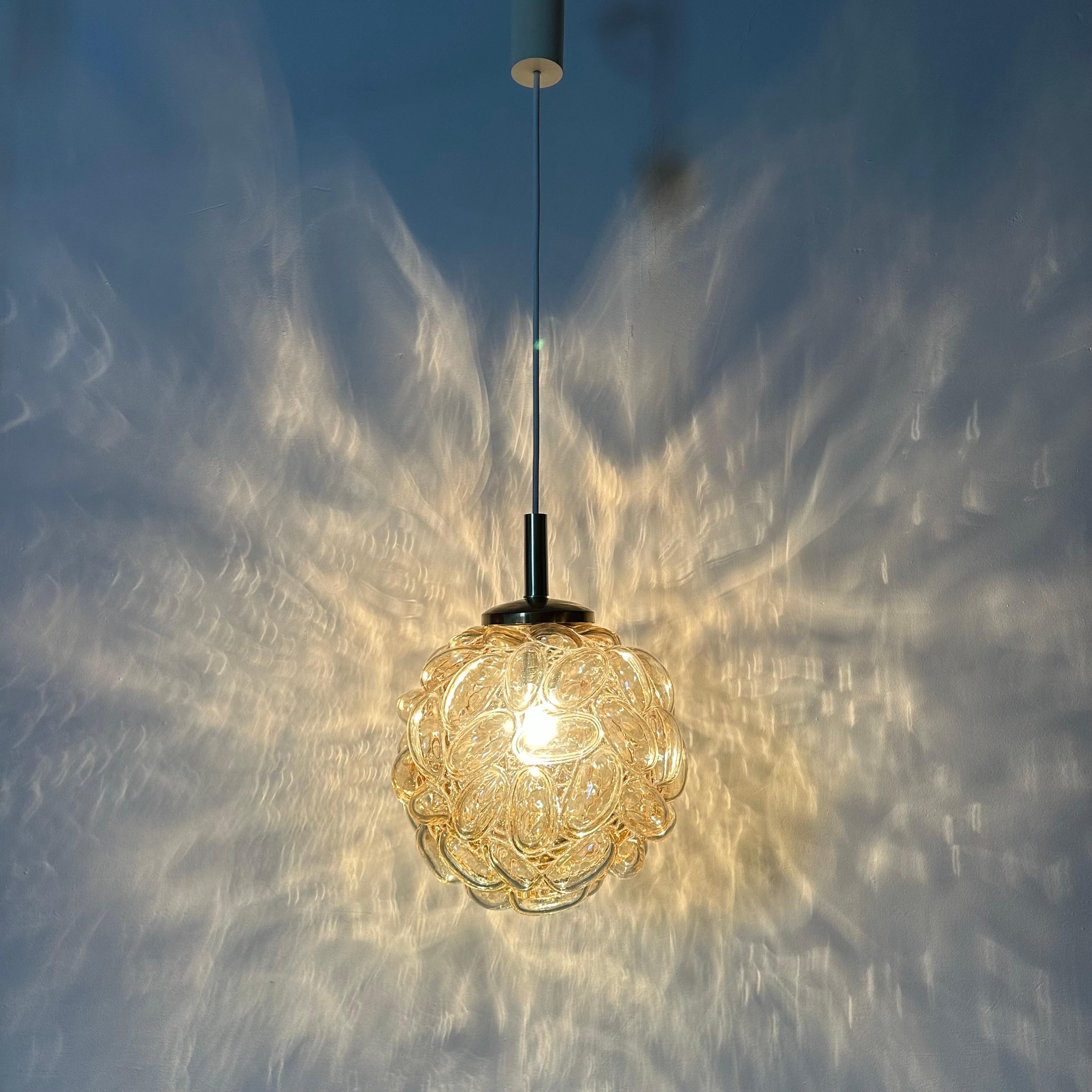 Lampe suspendue à bulles en verre Helena Tynell XL, 1970 en vente 11