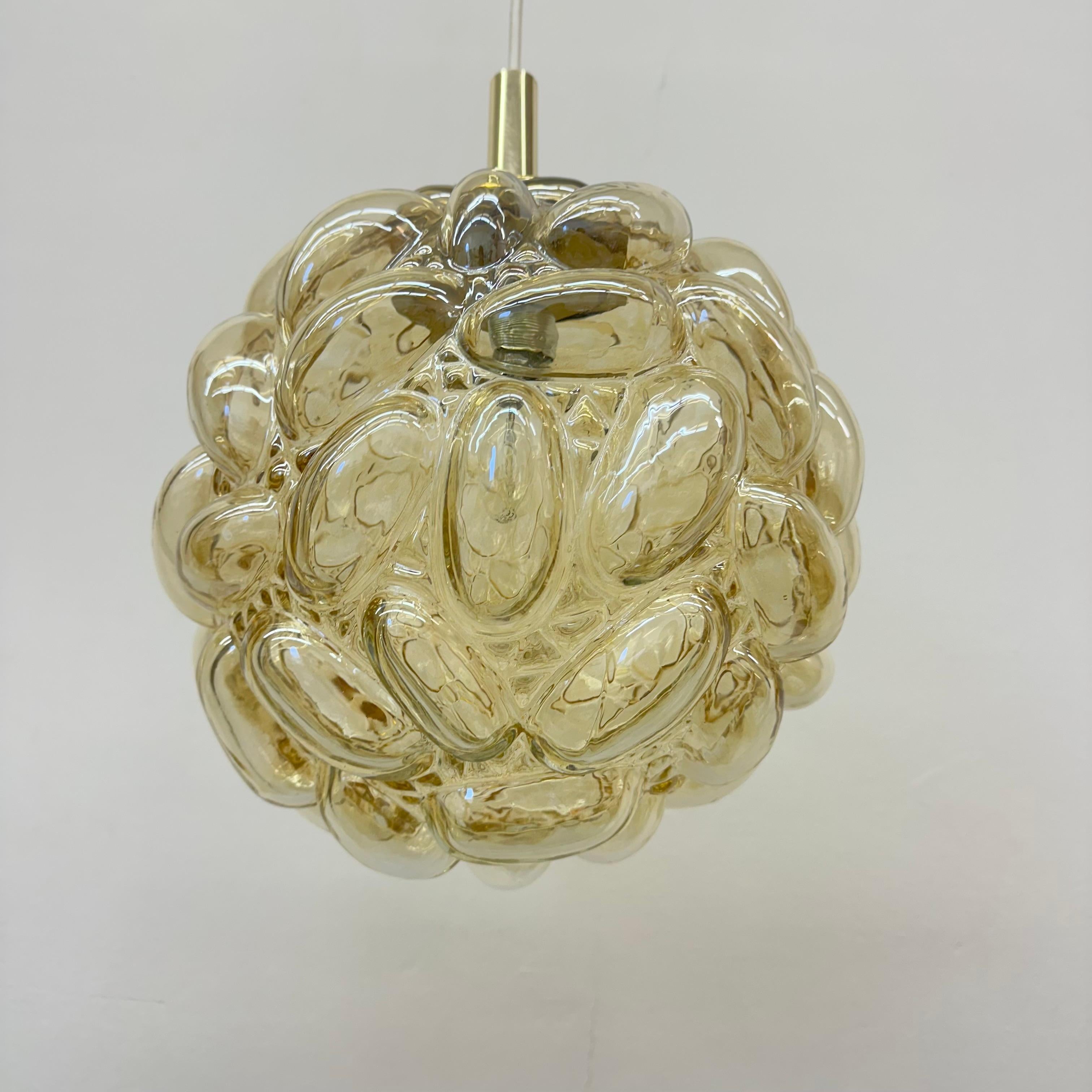 Laiton Lampe suspendue à bulles en verre Helena Tynell XL, 1970 en vente