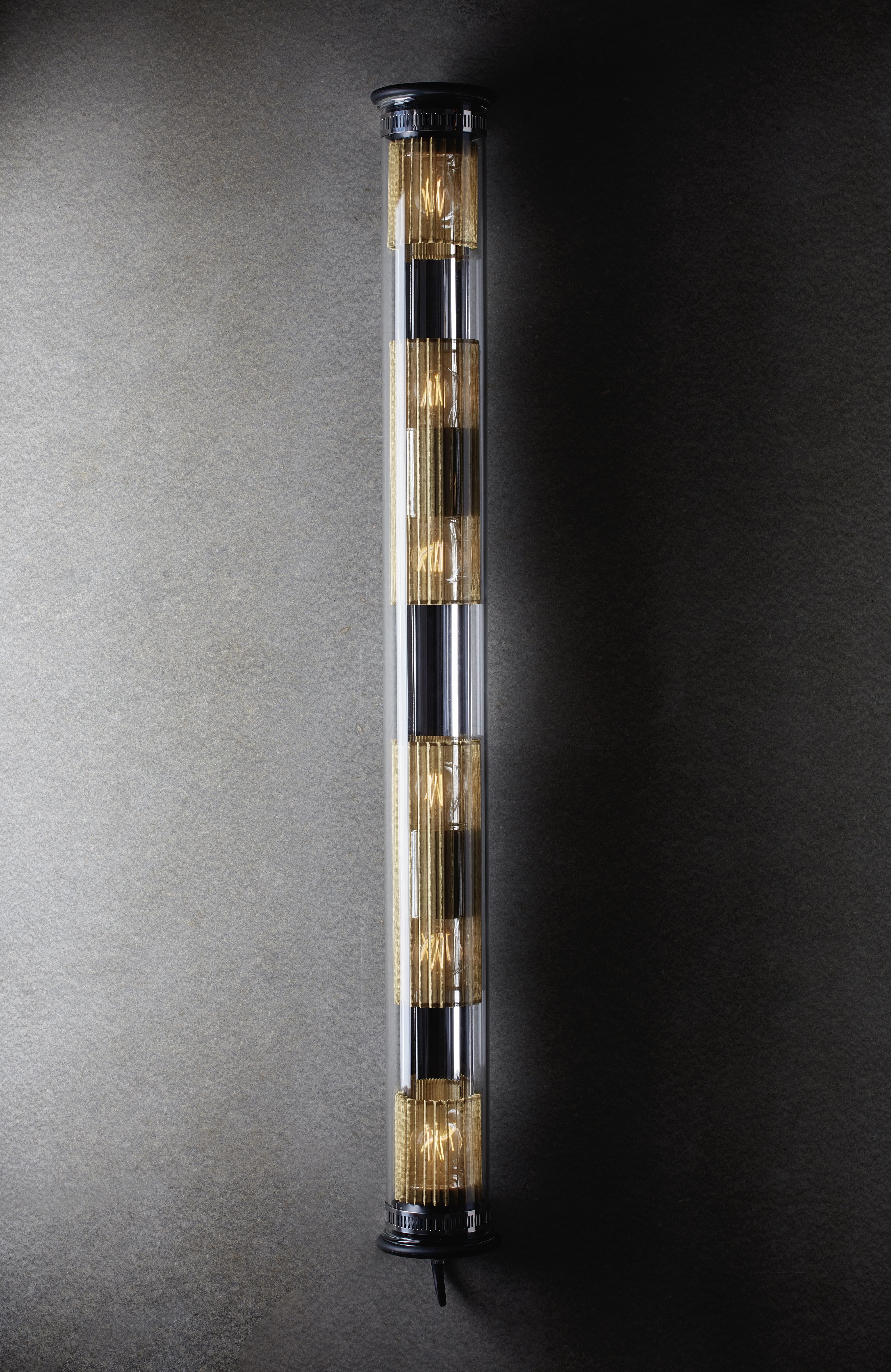 Lampada a sospensione verticale extra large in tubo di Dominique Perrault & Gaëlle Lauriot-Prévost
Dimensioni: D. 16 x H. 132 cm
Materiali: Vetro borosilicato
Disponibile in diverse dimensioni,

Tutte le nostre lampade possono essere cablate a