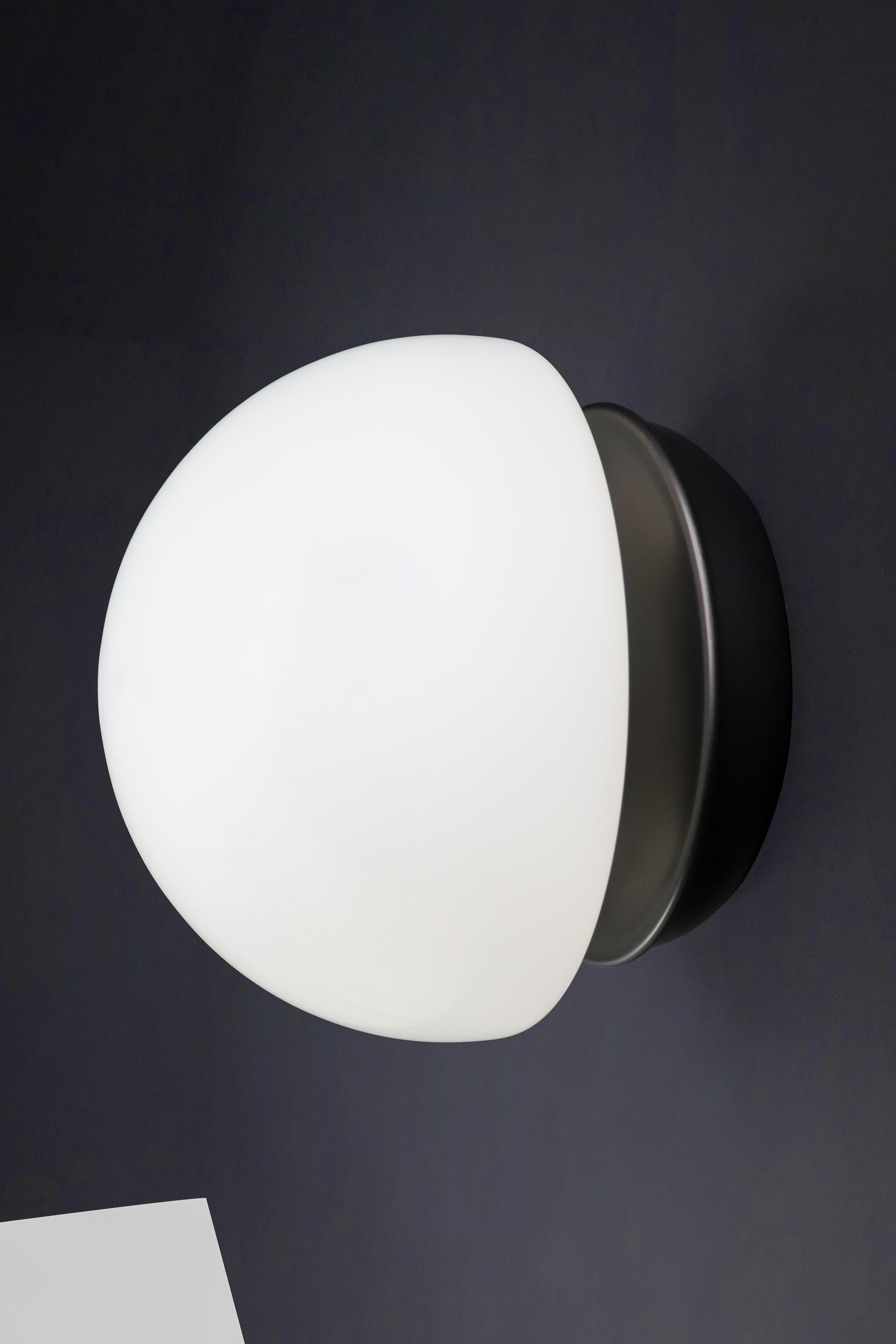 Lampe champignon italienne XL en verre opalin et métal en vente 4