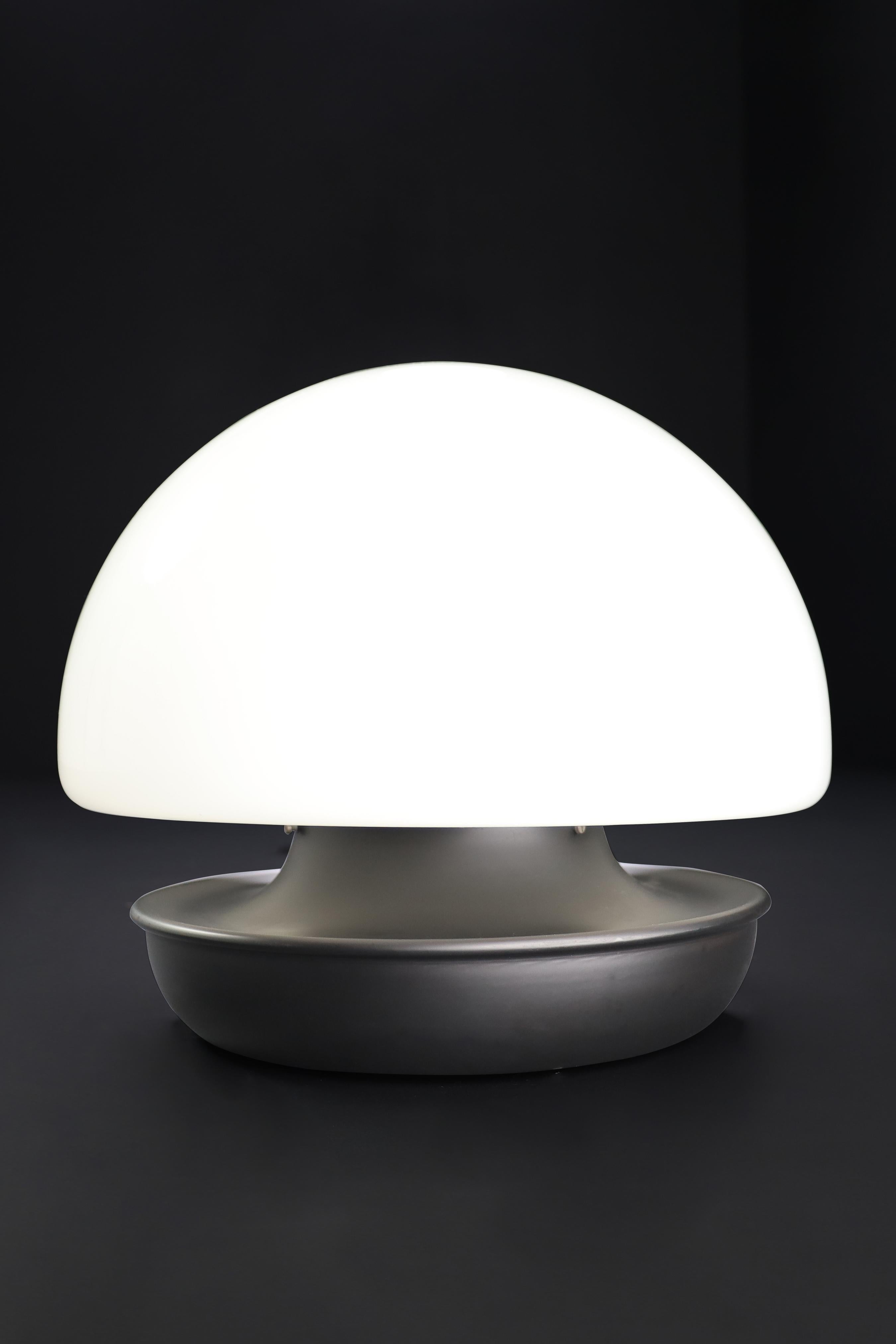 Lampe champignon italienne XL en verre opalin et métal en vente 6