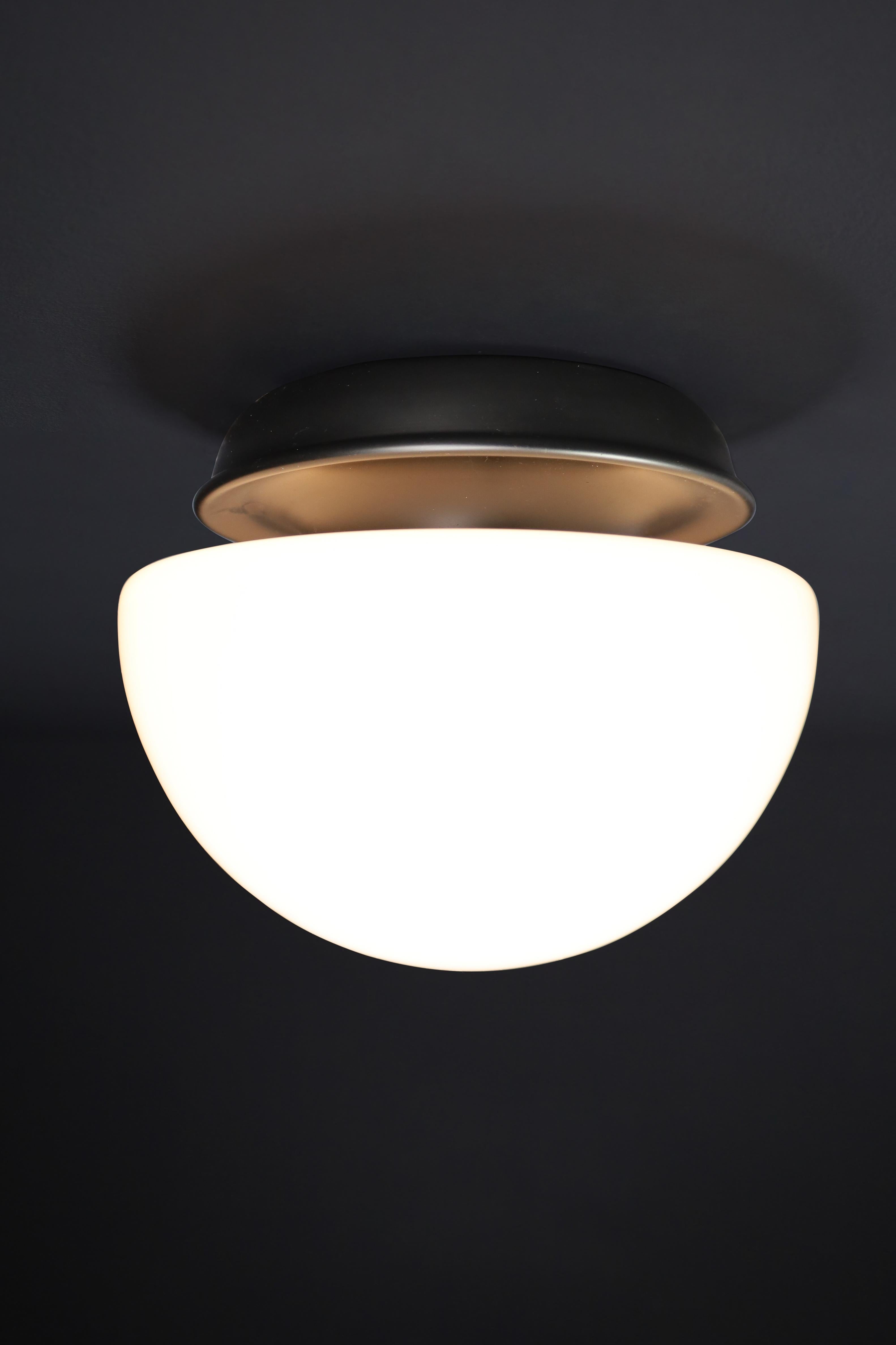 Lampe champignon italienne XL en verre opalin et métal en vente 7