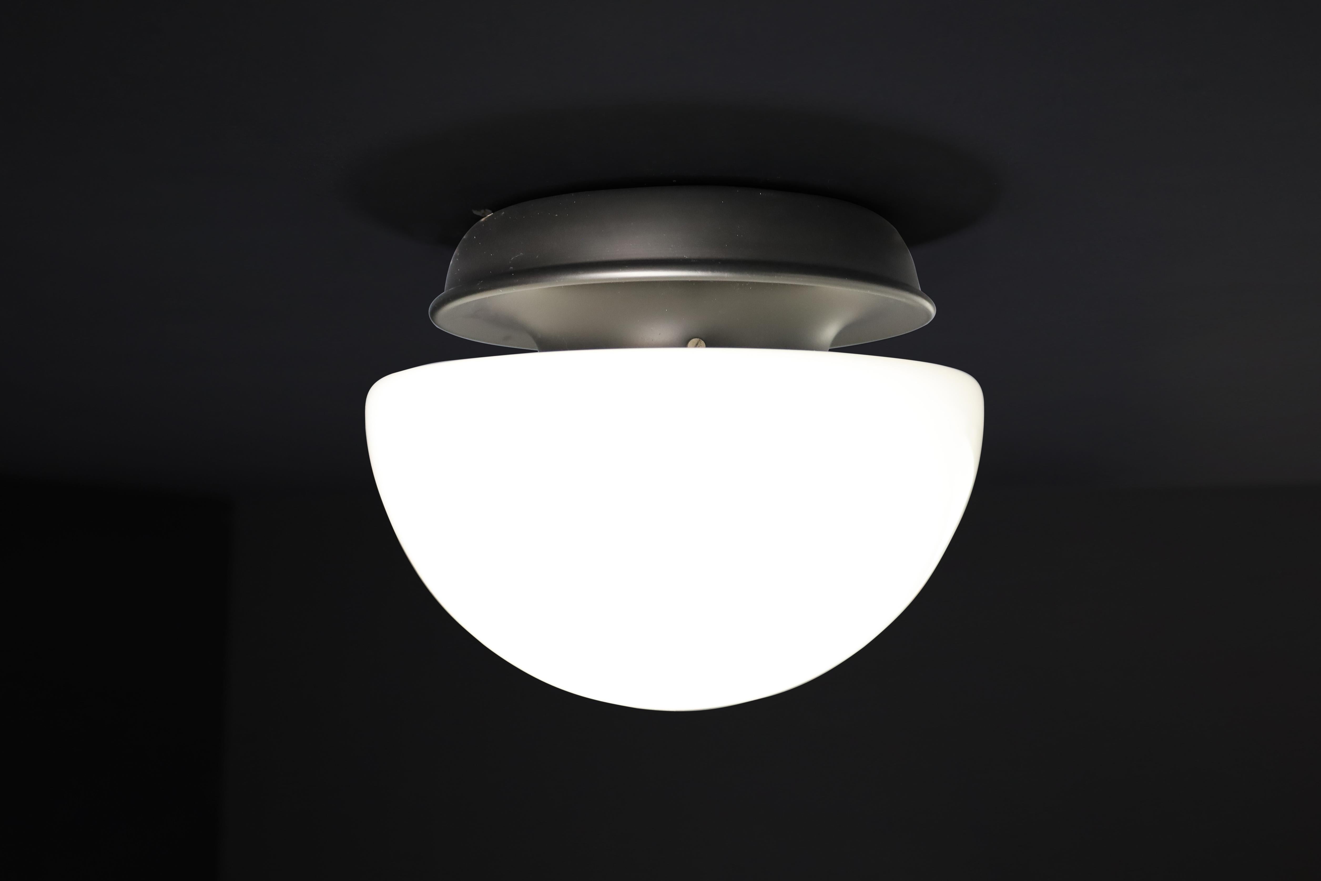 Lampe champignon italienne XL en verre opalin et métal en vente 13