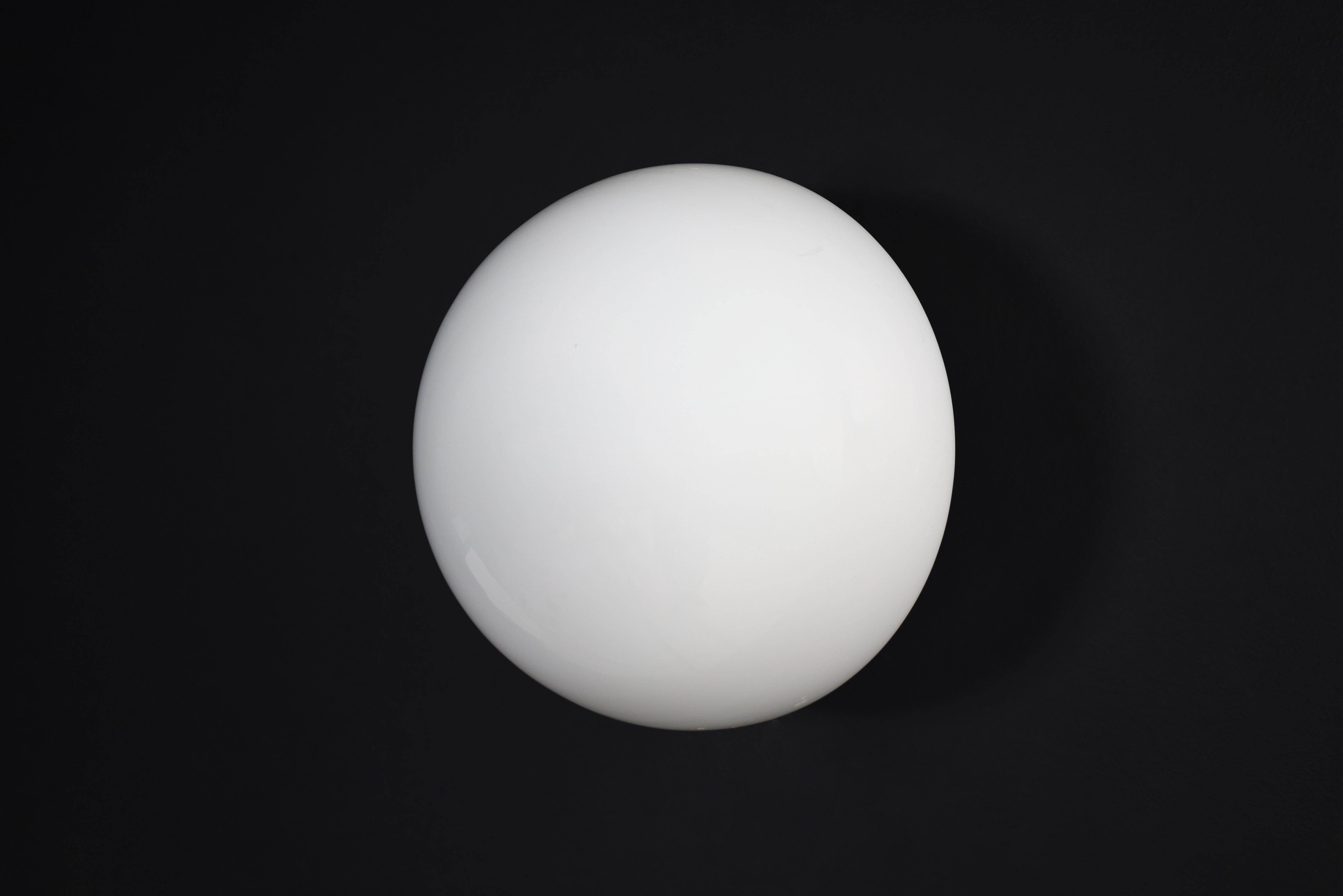 Lampe champignon italienne XL en verre opalin et métal en vente 14
