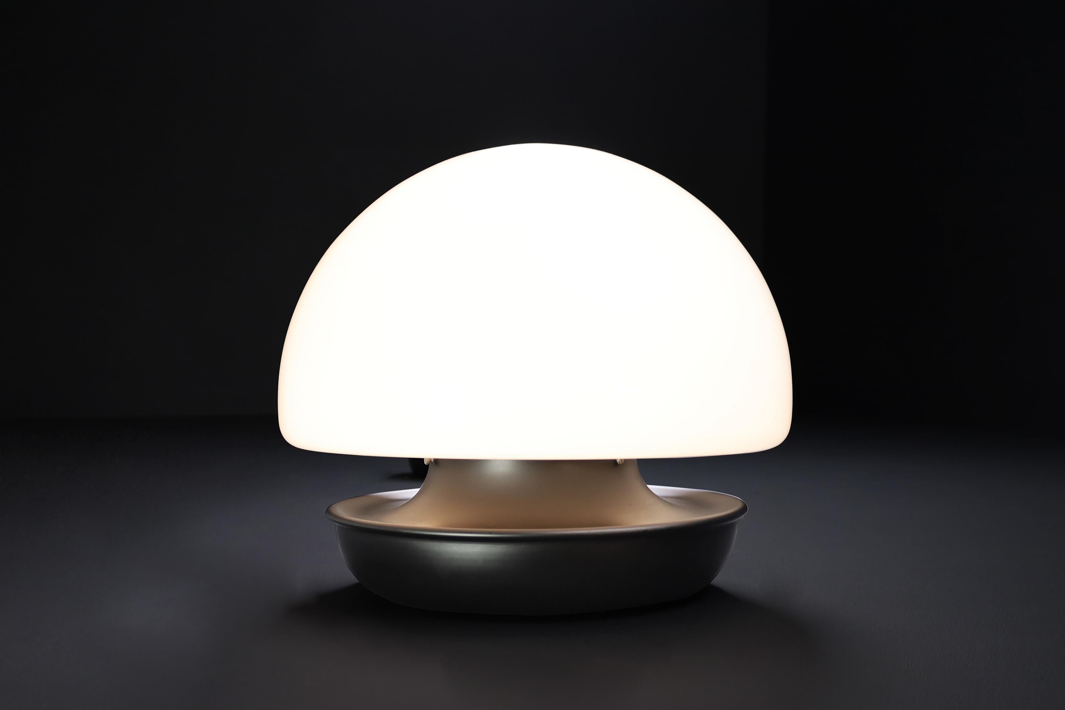 Métal Lampe champignon italienne XL en verre opalin et métal en vente