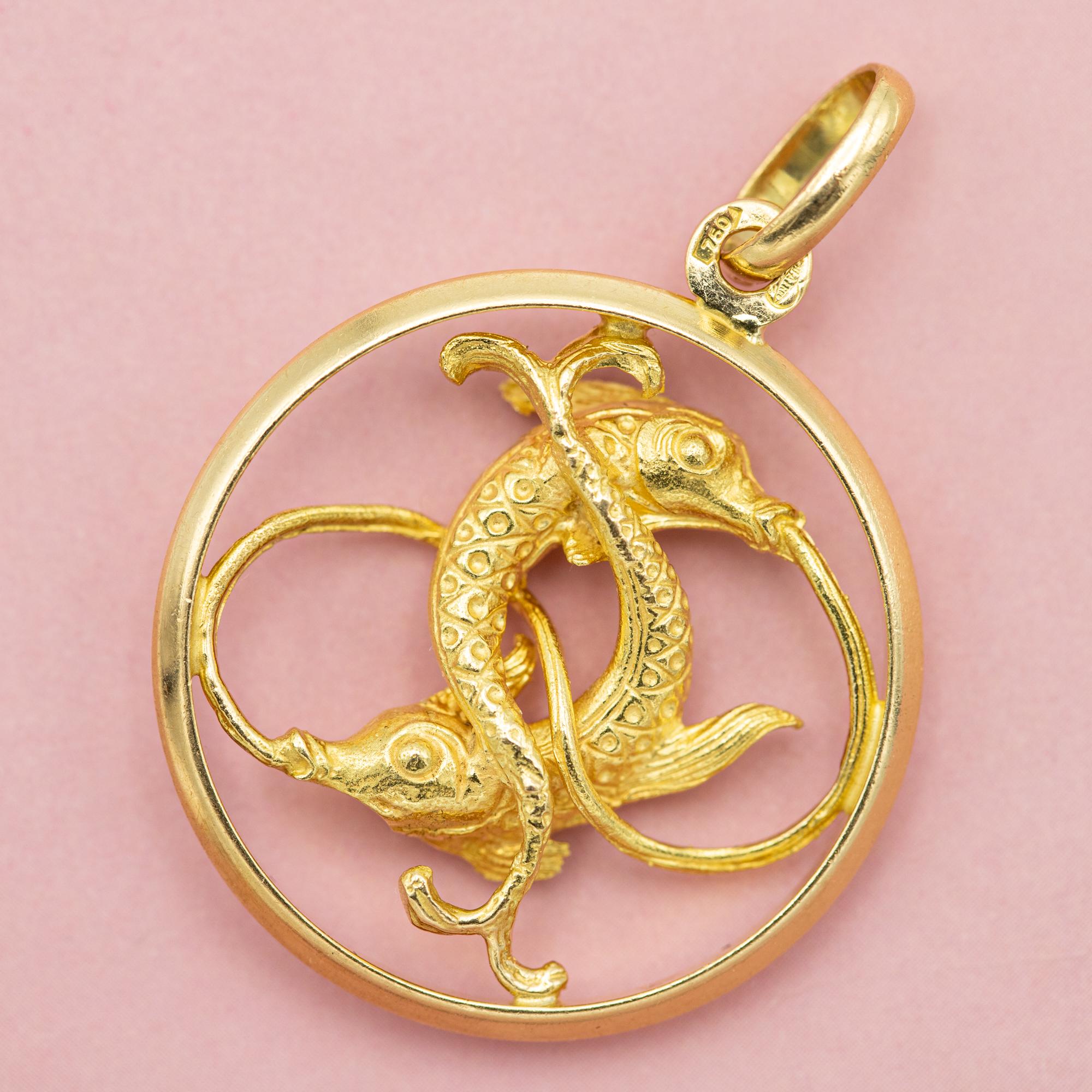 XL Large 18k zodiac charm pendant - Pisces medallion - solid yellow gold For Sale 1
