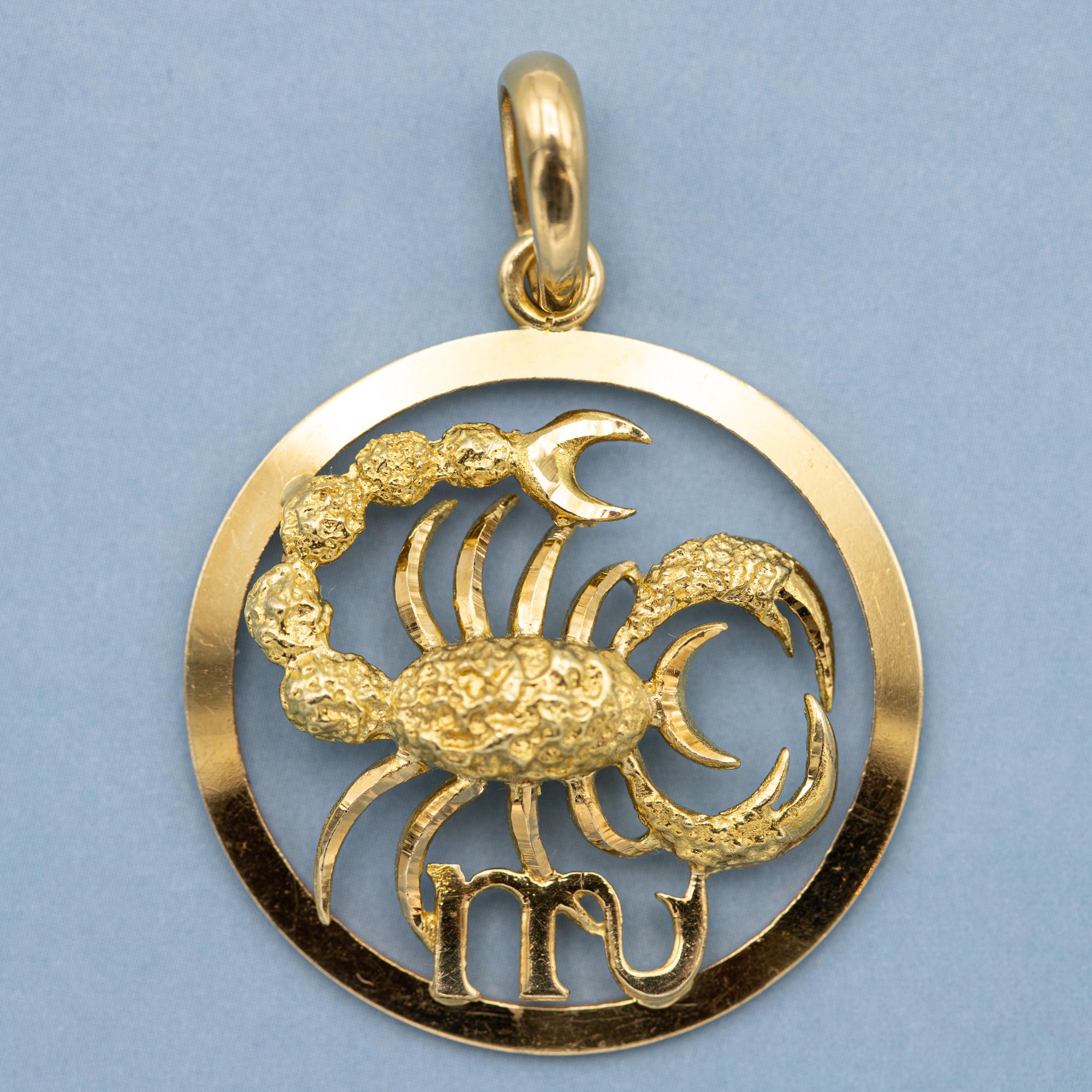 XL Large 18k zodiac charm pendant - Scorpio medallion - solid yellow gold For Sale 1