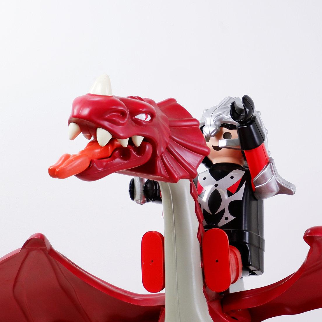 XL Großer Original roter Original Drache und Playmobil-Krieger - Flügelspan 220cm im Angebot 2