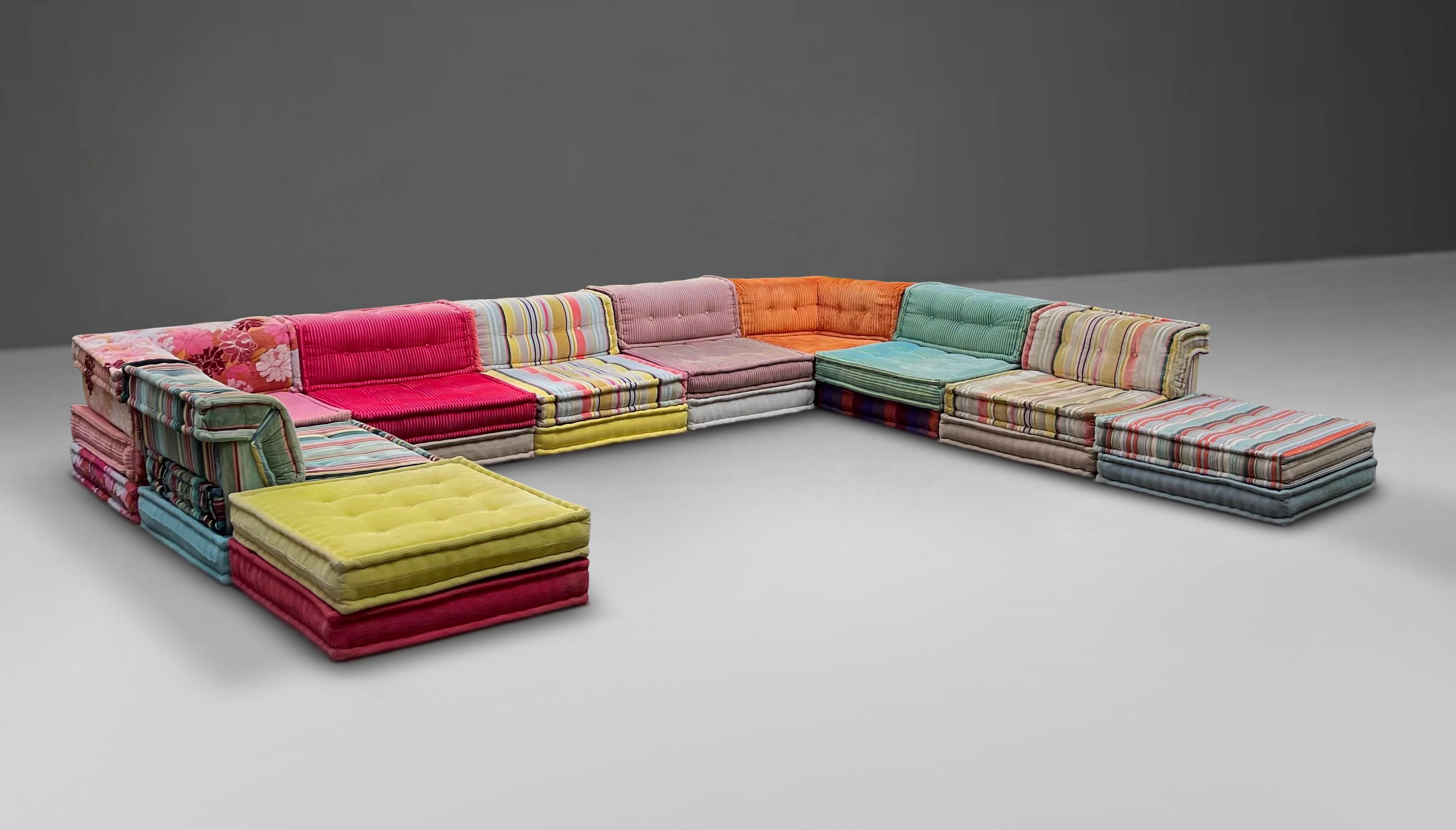 Stunning 'Mah Jong' sofa designed by Hans Hopfer for Roche Bobois. An iconic sofa design made in Italy in a beautiful and vibrant fabric. Includes 20 floor cushions, 6 back rests and 2 corner pieces. Extremely comfortable and roomy. Floor cushions
