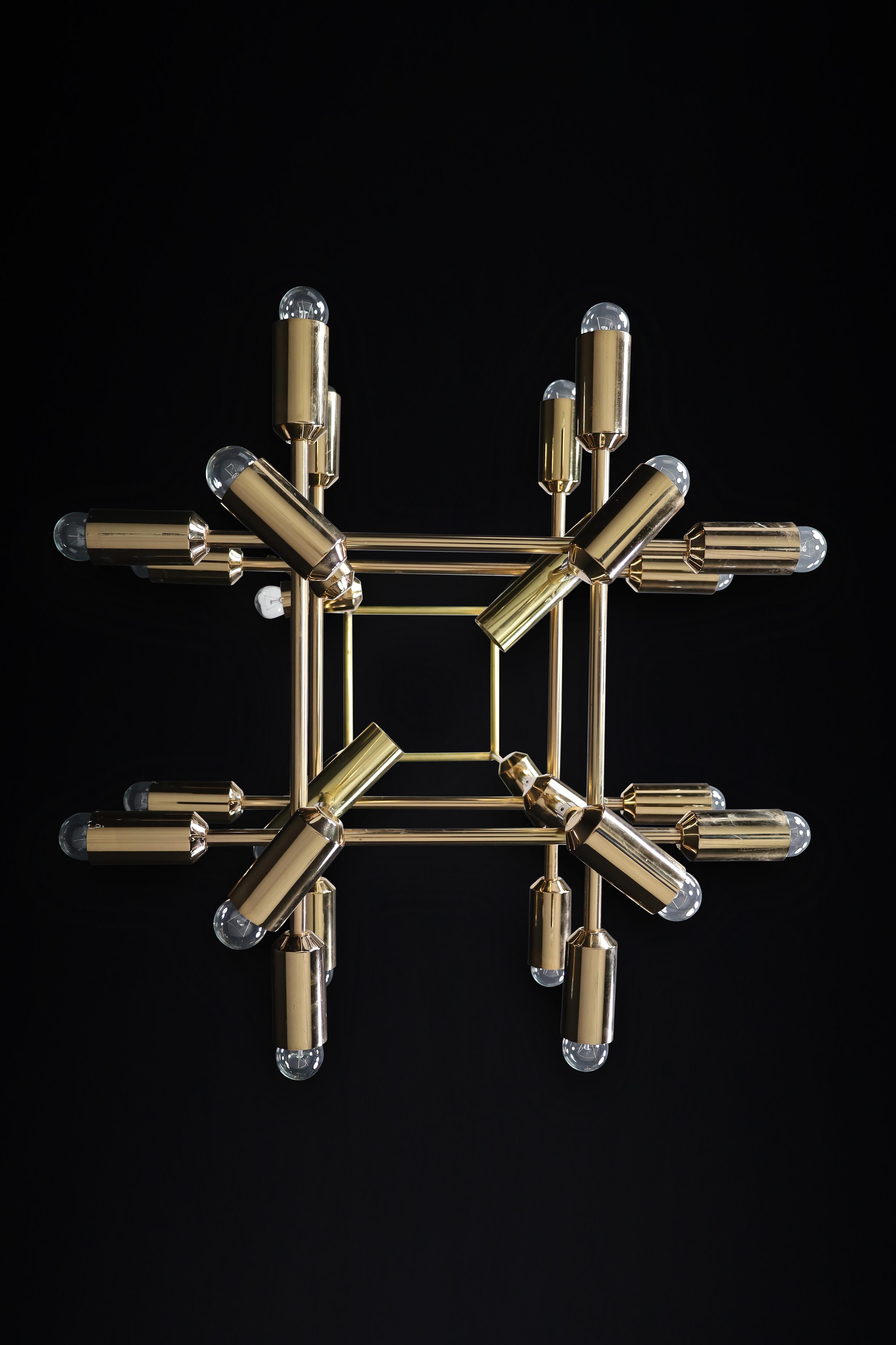 Lampadario in ottone di metà secolo Xl con 40 luci, Svizzera, anni '60. in vendita 8
