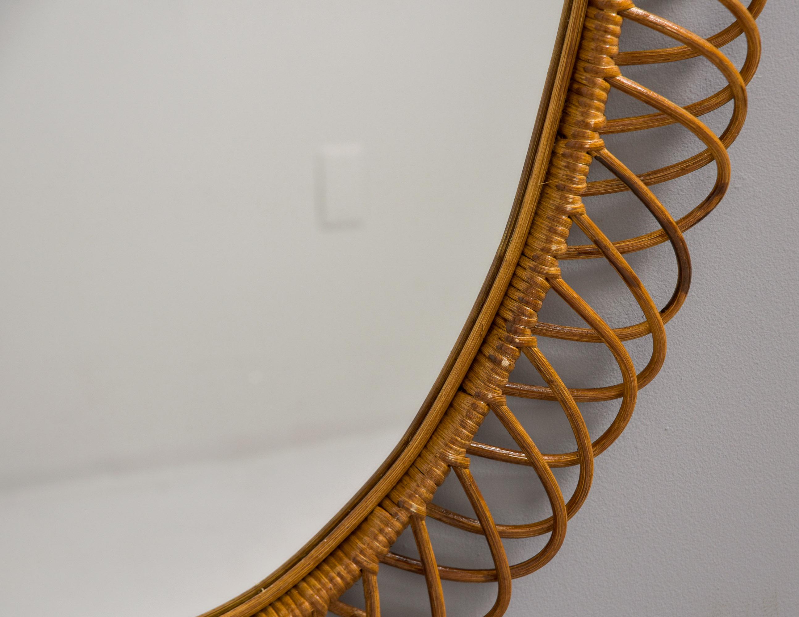 Specchio ovale con cornice in vimini XL del Mid Century italiano in vendita 2
