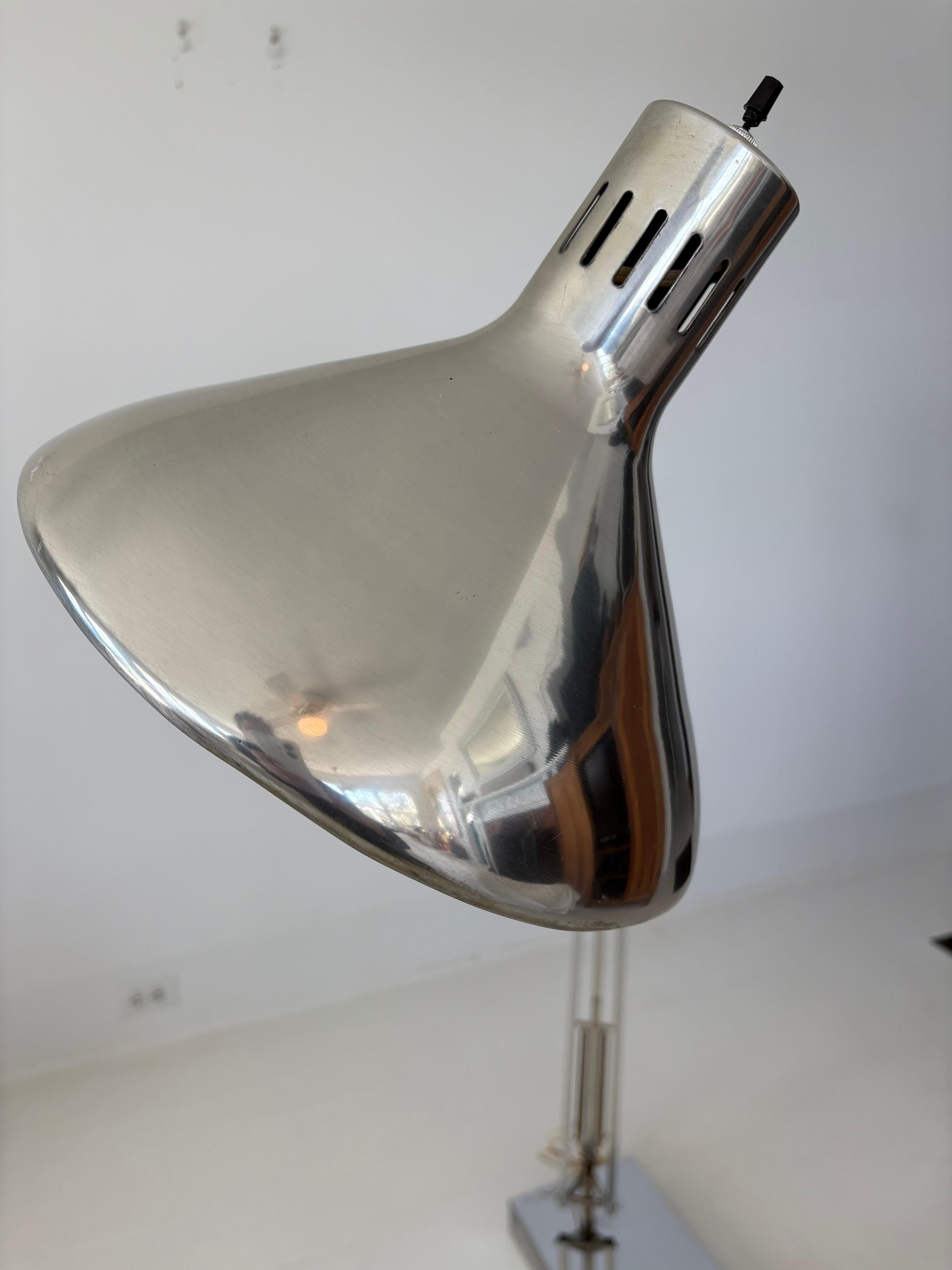 XL Lampada da terra articolata in alluminio in stile Luxo della metà del secolo scorso in vendita 9