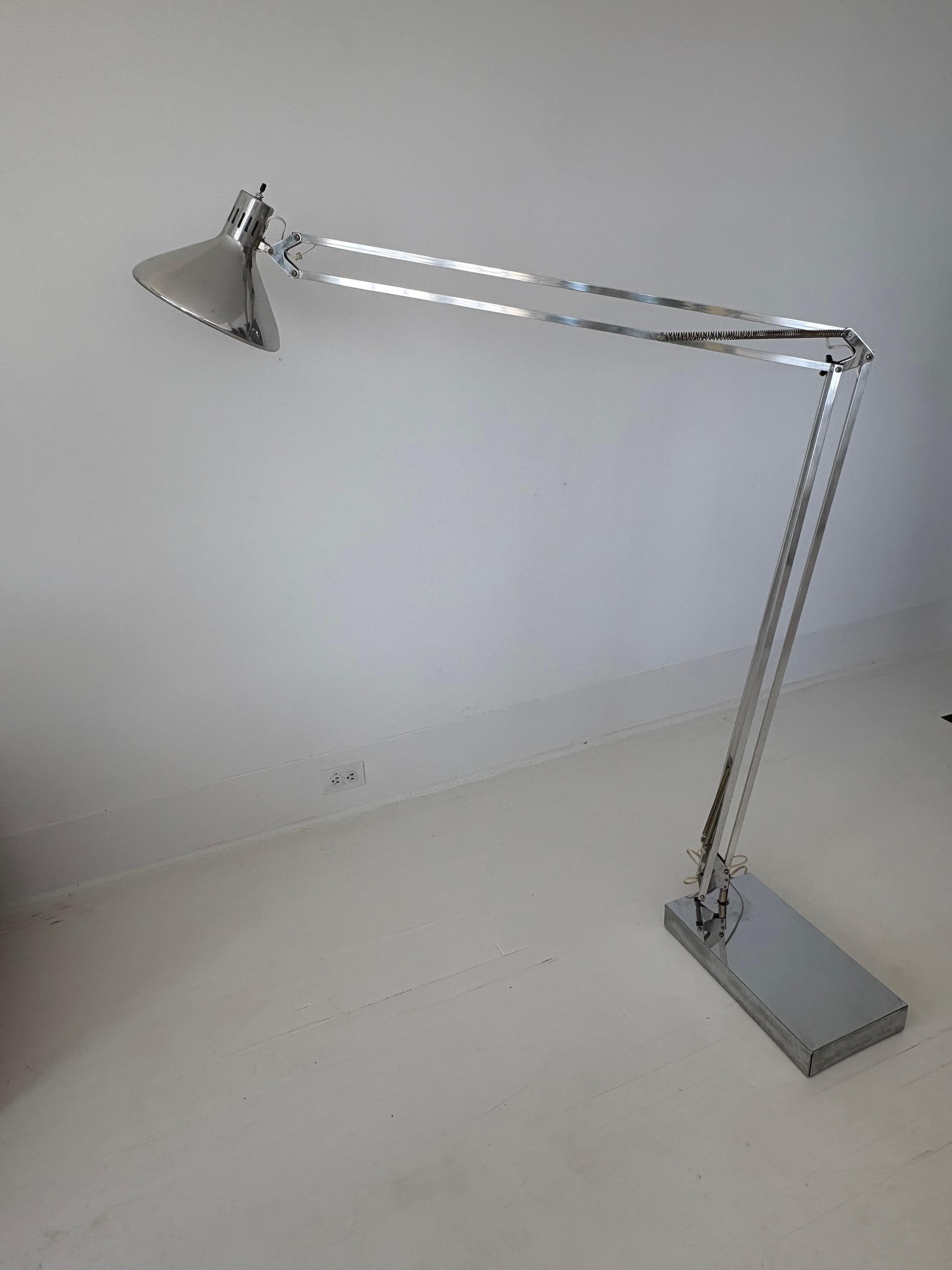 XL Lampada da terra articolata in alluminio in stile Luxo della metà del secolo scorso in vendita 12