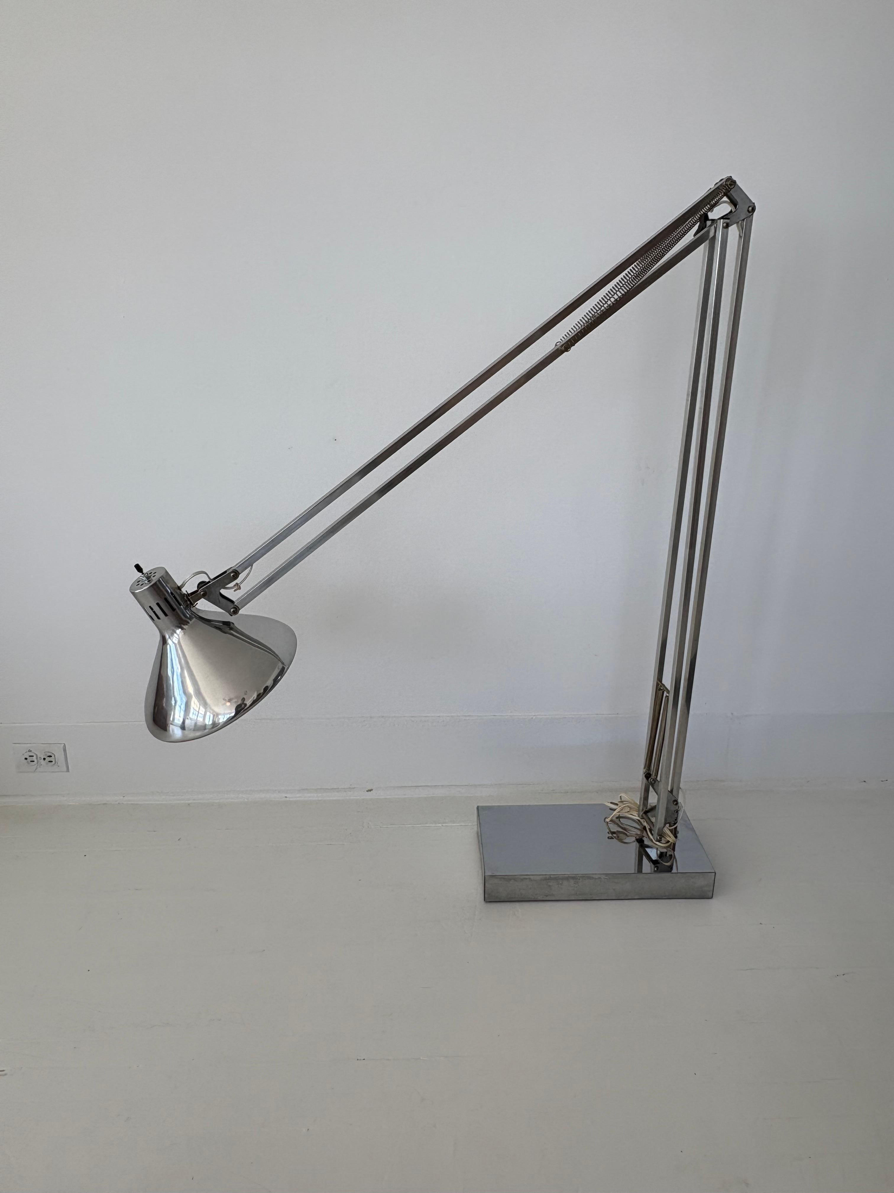 XL Lampada da terra articolata in alluminio in stile Luxo della metà del secolo scorso in vendita 2