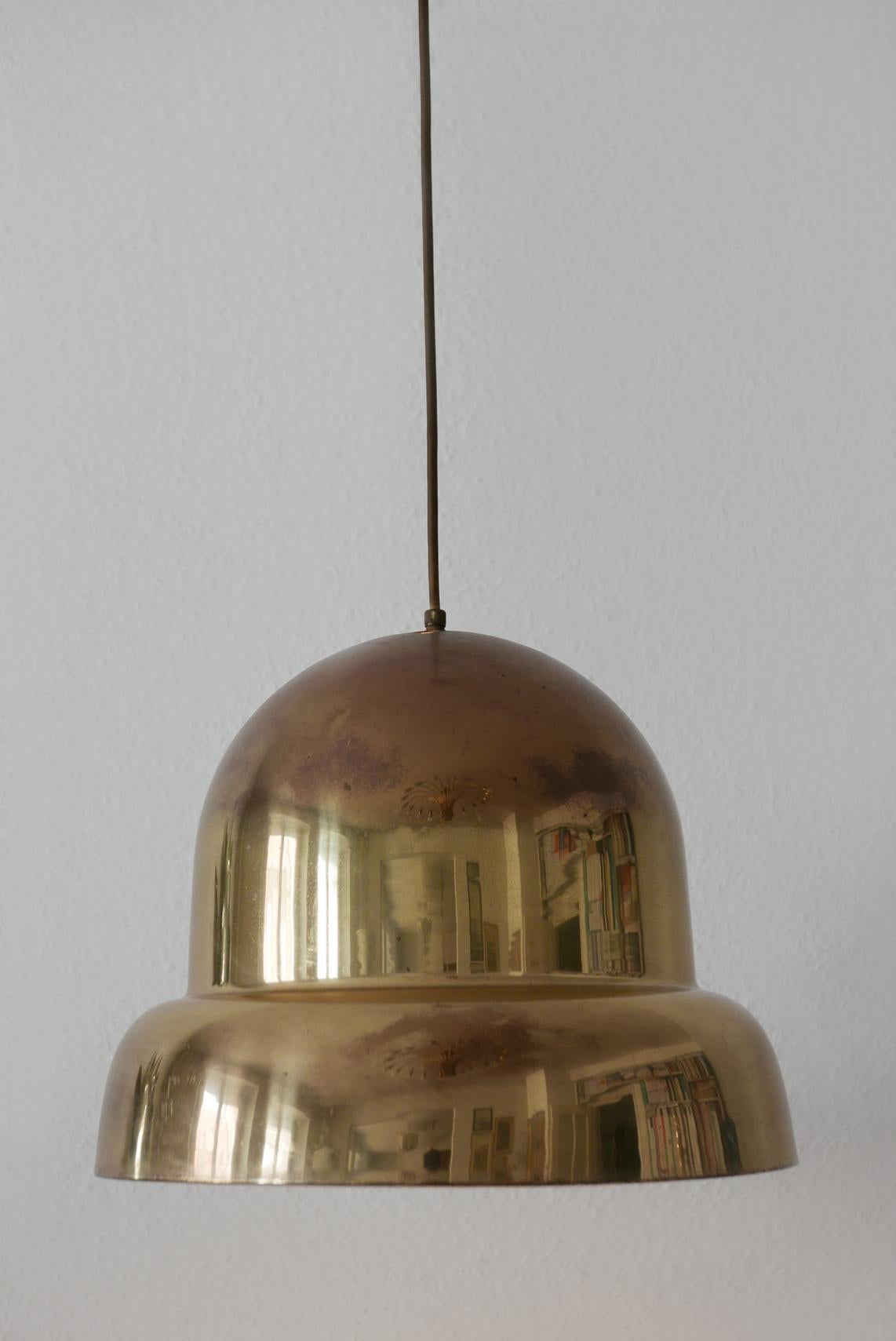 Rare and large Mid-Century Modern pendant lamp or hanging light. Manufactured probably by Bergboms, Sweden, 1950s.

Executed in brass. It needs 1 x E27 Edison screw fit bulb. It runs both on 110 / 230 volt.

Dimensions:
H 12.59 in. x Dm 14.96 in. /