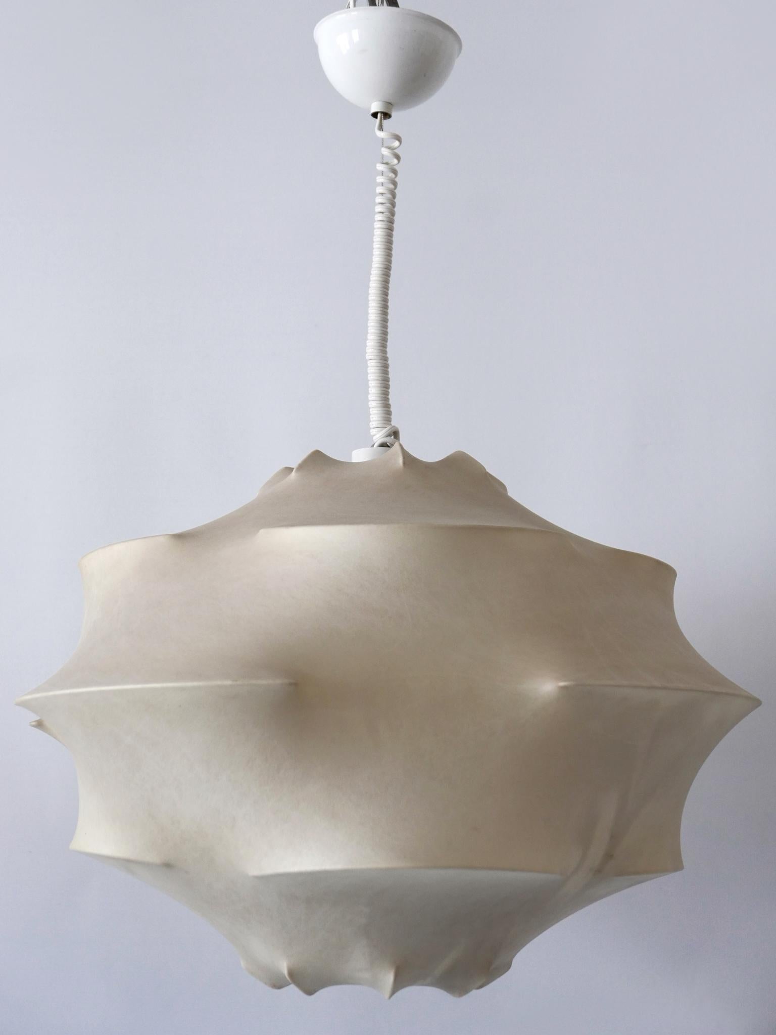 Extremely rare, highly decorative and large Mid-Century Modern cocoon pendant lamp or hanging light. Designed & manufactured probably by Flos, Italy, 1960s.

Executed in cream colored sprayed latex material and metal, the pendant lamp needs 3 x