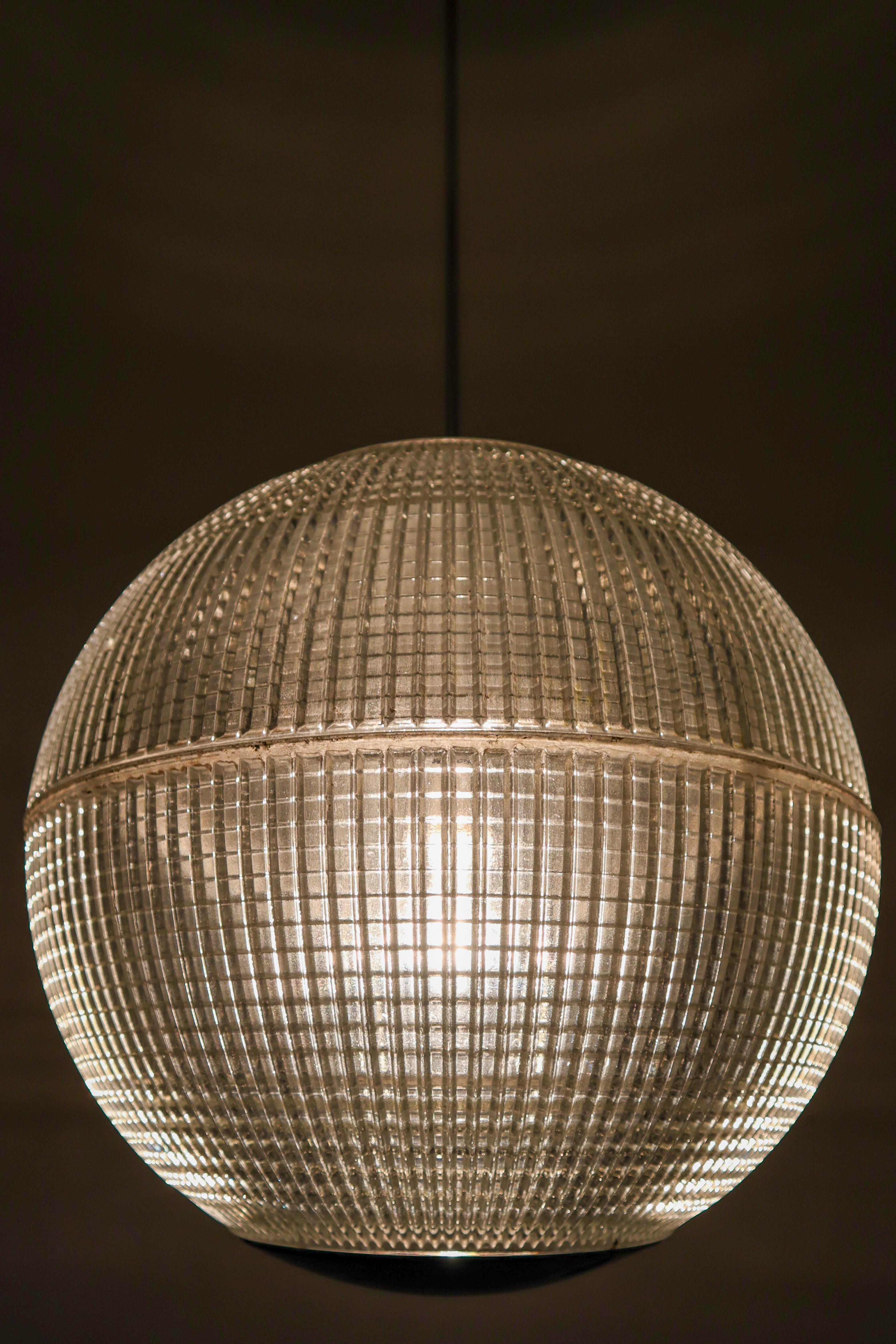 Lampes à suspension XL modernes de style mi-siècle moderne en holophane de Paris, France, années 1960 en vente 4