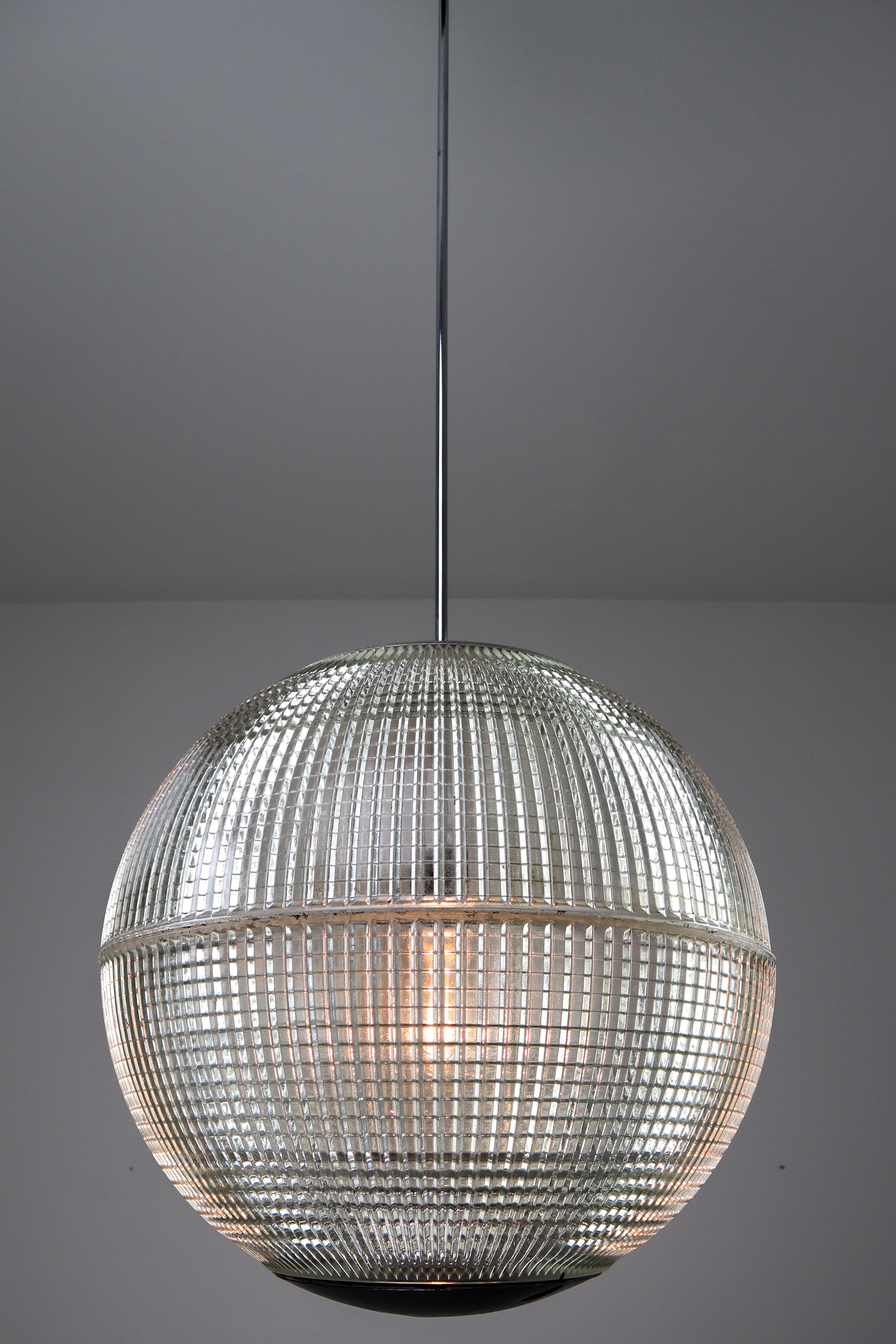 Lampes à suspension XL modernes de style mi-siècle moderne en holophane de Paris, France, années 1960 Bon état - En vente à Almelo, NL