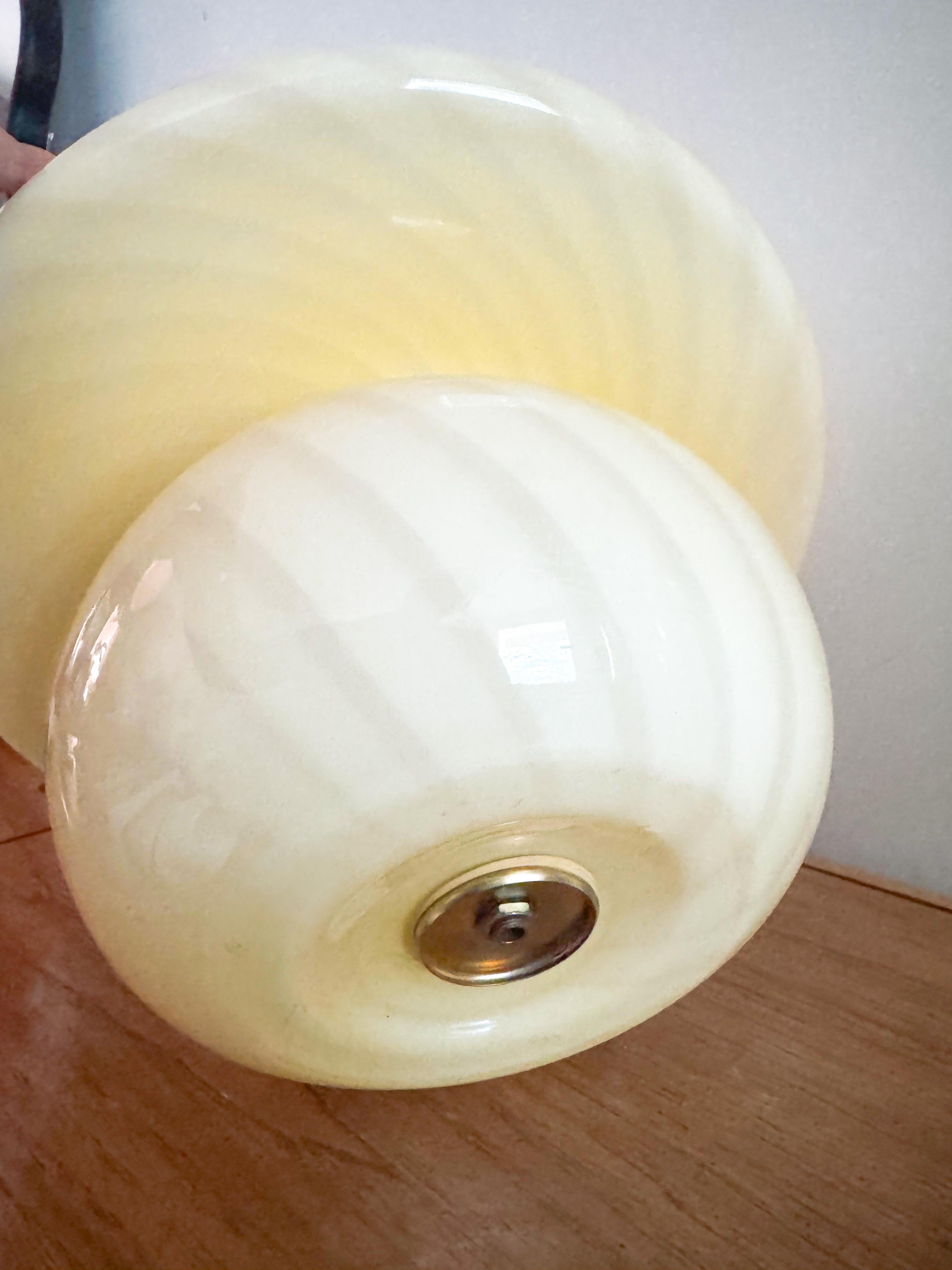 italien XL Mid Century Murano Lamp Light Yellow Murano Vintage Swirl Glass Italian en vente