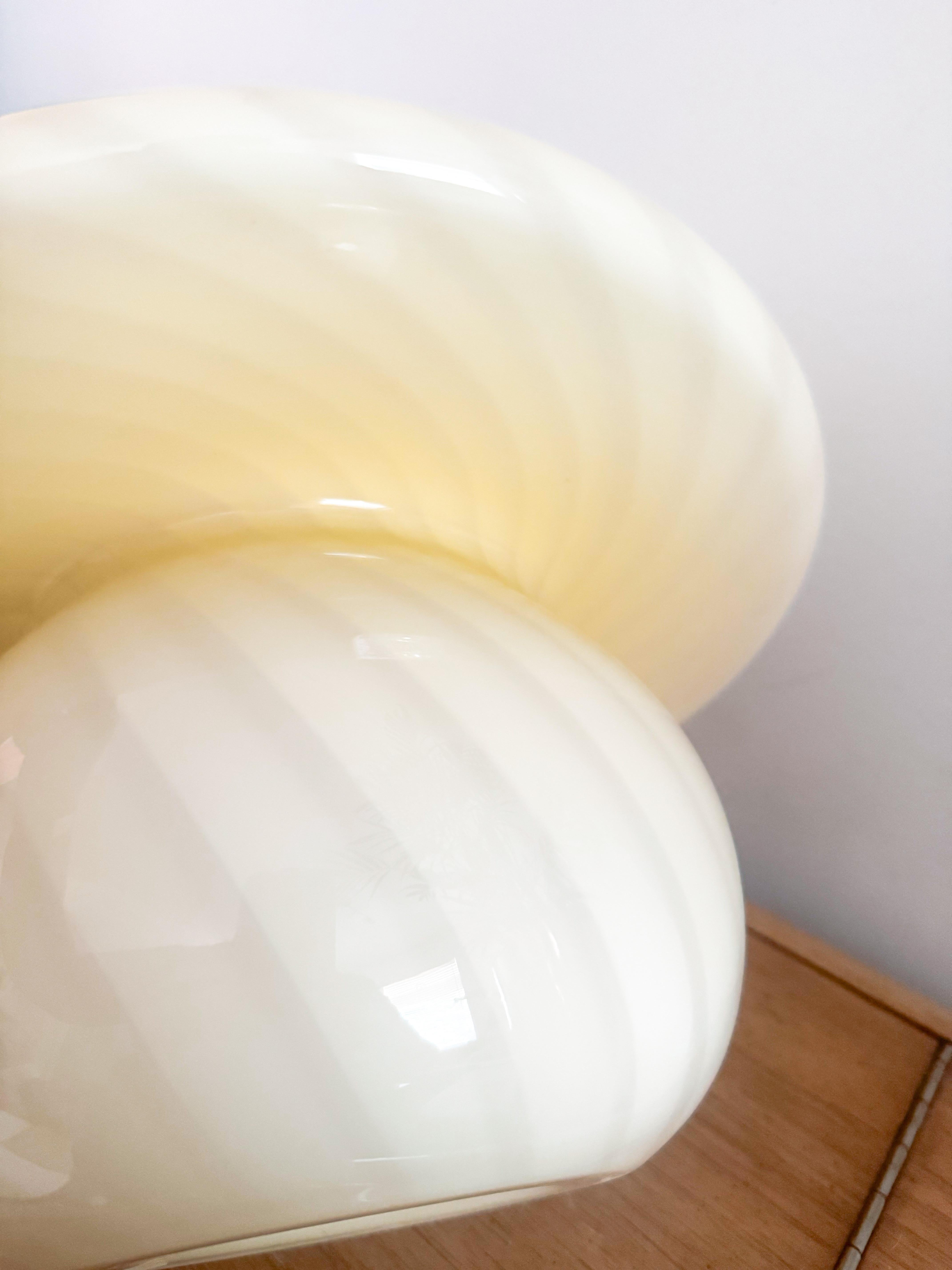 Fait main XL Mid Century Murano Lamp Light Yellow Murano Vintage Swirl Glass Italian en vente