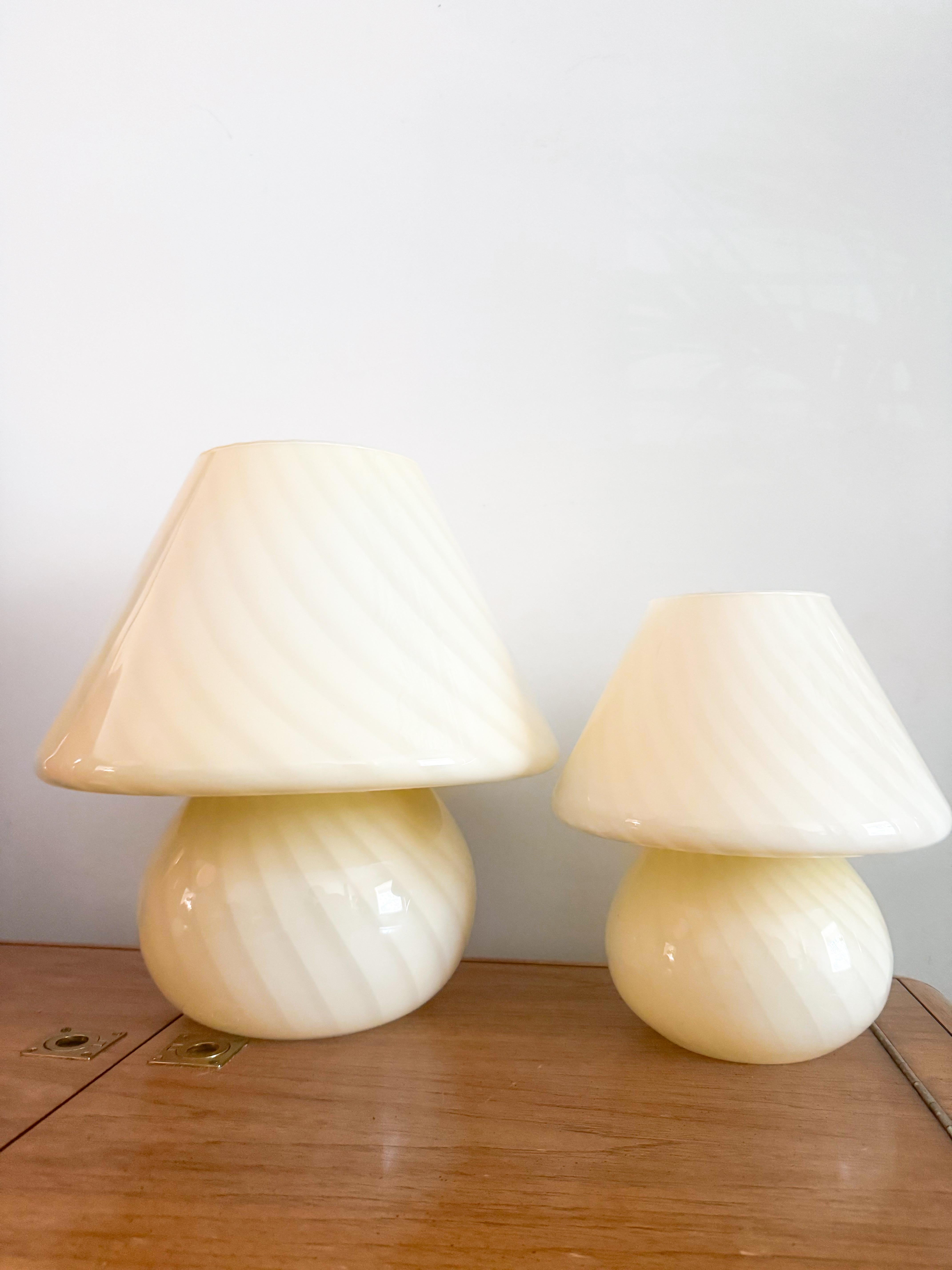 Verre de Murano XL Mid Century Murano Lamp Light Yellow Murano Vintage Swirl Glass Italian en vente