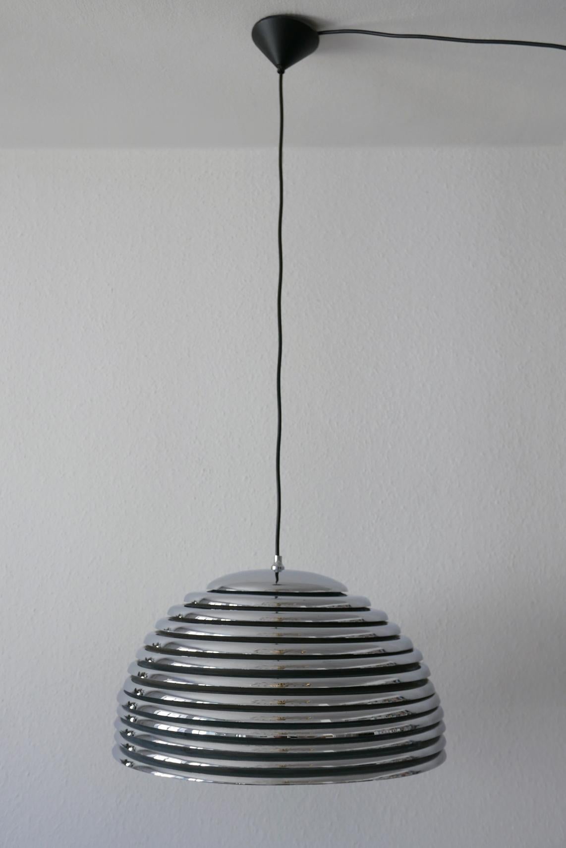 Elegant and large Mid-Century Modern 'Saturno' pendant lamp by Kazuo Motozawa for staff, 1960s, Germany. IF design awarded in 1972.

Executed in chrome-plated metal. It needs 4 x E27 Edison screw fit bulbs. It runs both on 110 / 230 volt.

Our