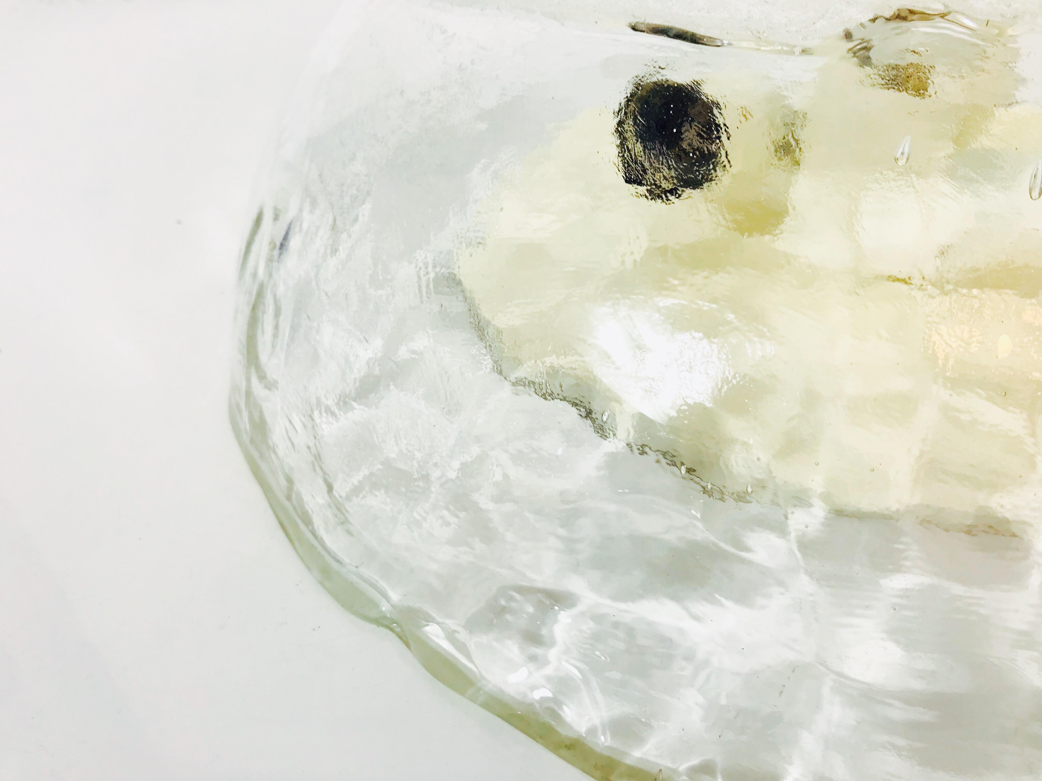 Große runde Mid-Century-Eisglas-Einbaubeleuchtung von J.T. Kalmar, 1960er Jahre im Zustand „Hervorragend“ im Angebot in Hagenbach, DE